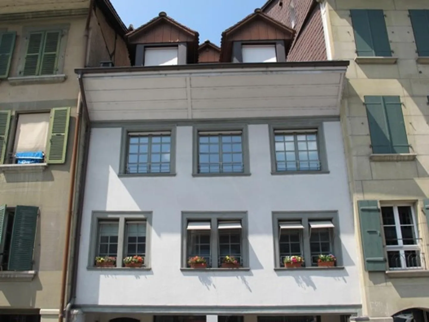 Living in Mattenquartier - with spacious terrace and direct view of the Aare! - Photo 1 of 7