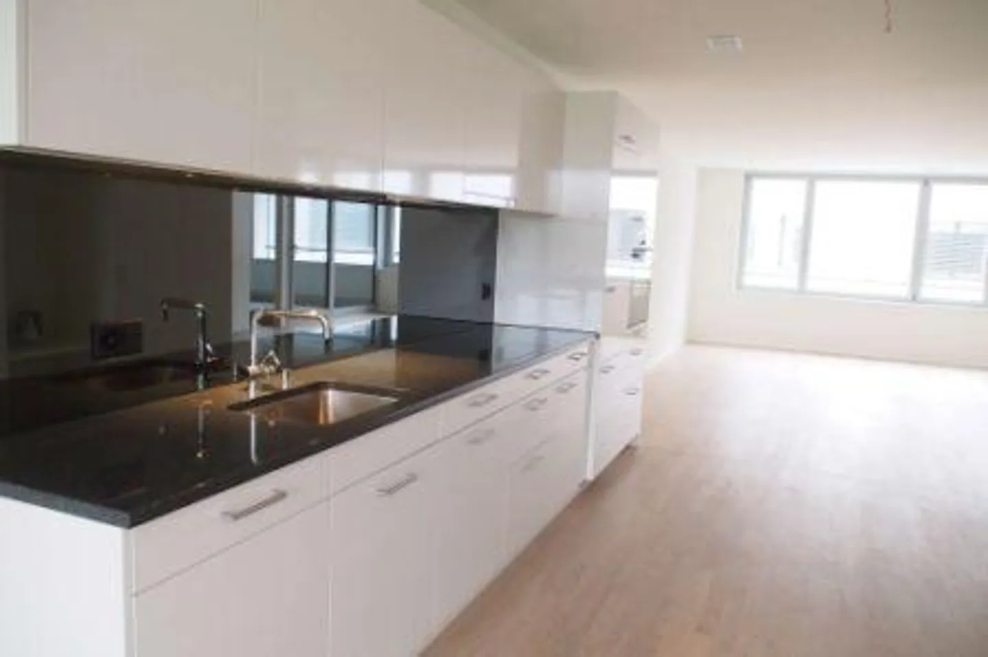 Charmante appartement 3.5 pièces - Photo 2 sur 8