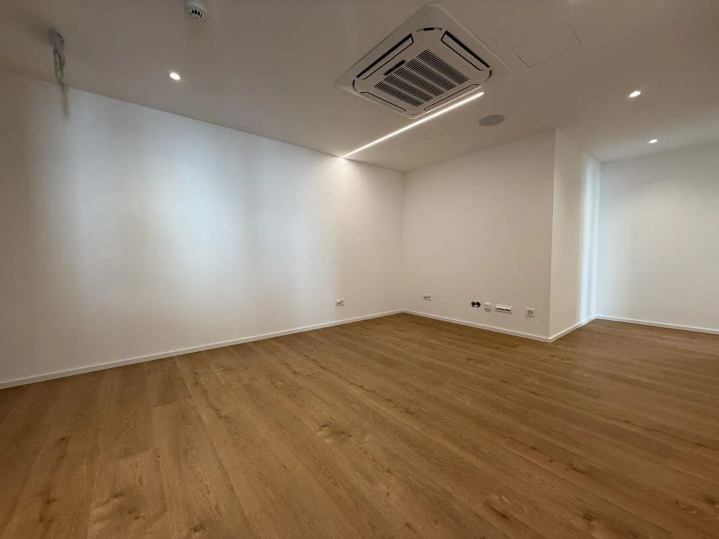 Centro Estetico in Affitto - Arbedo (3Â° Piano) - Foto 6 di 9