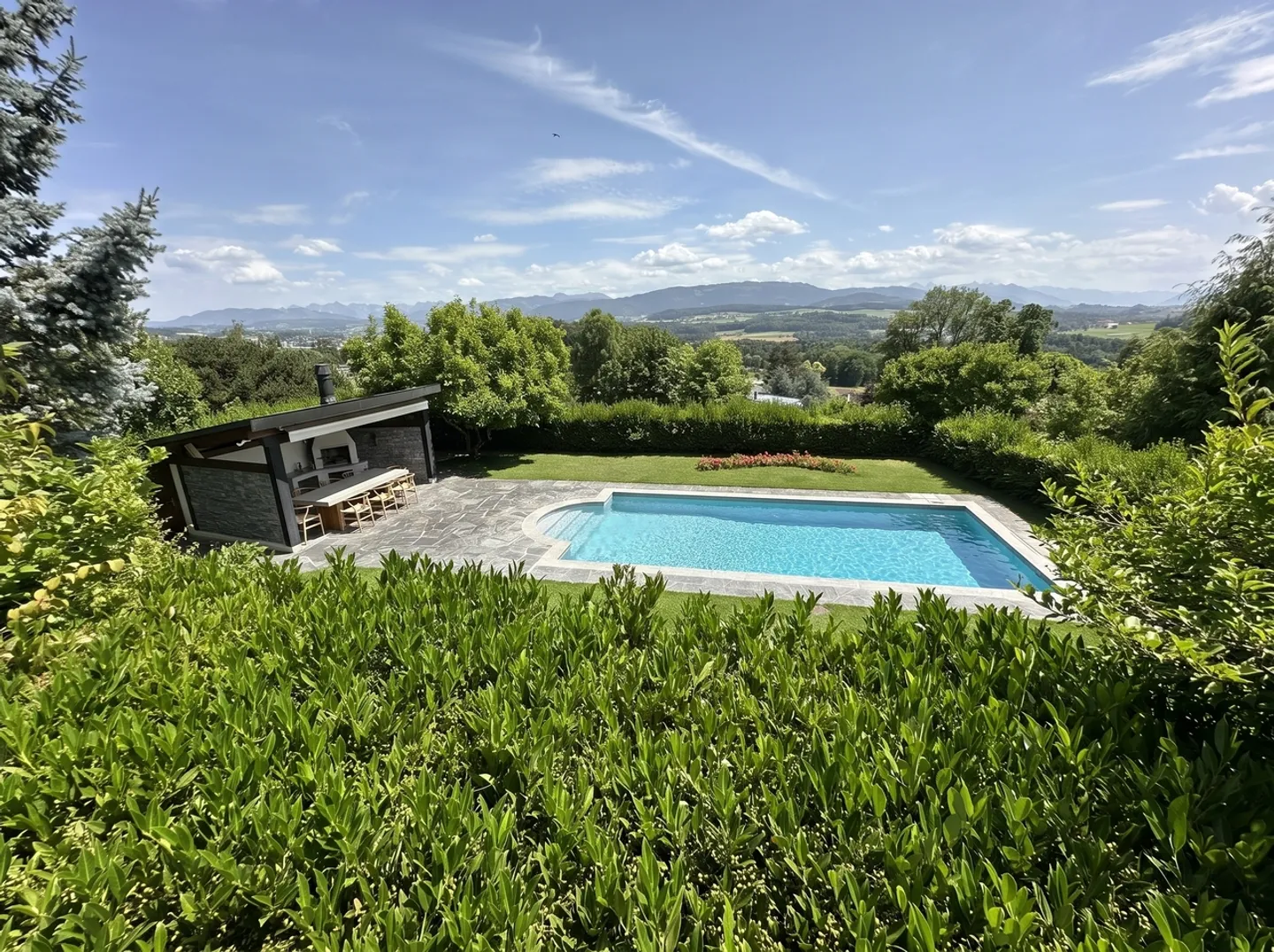 Proprietà di 2 appartamenti di 4,5 stanze con grande giardino e piscina - Foto 4 di 25