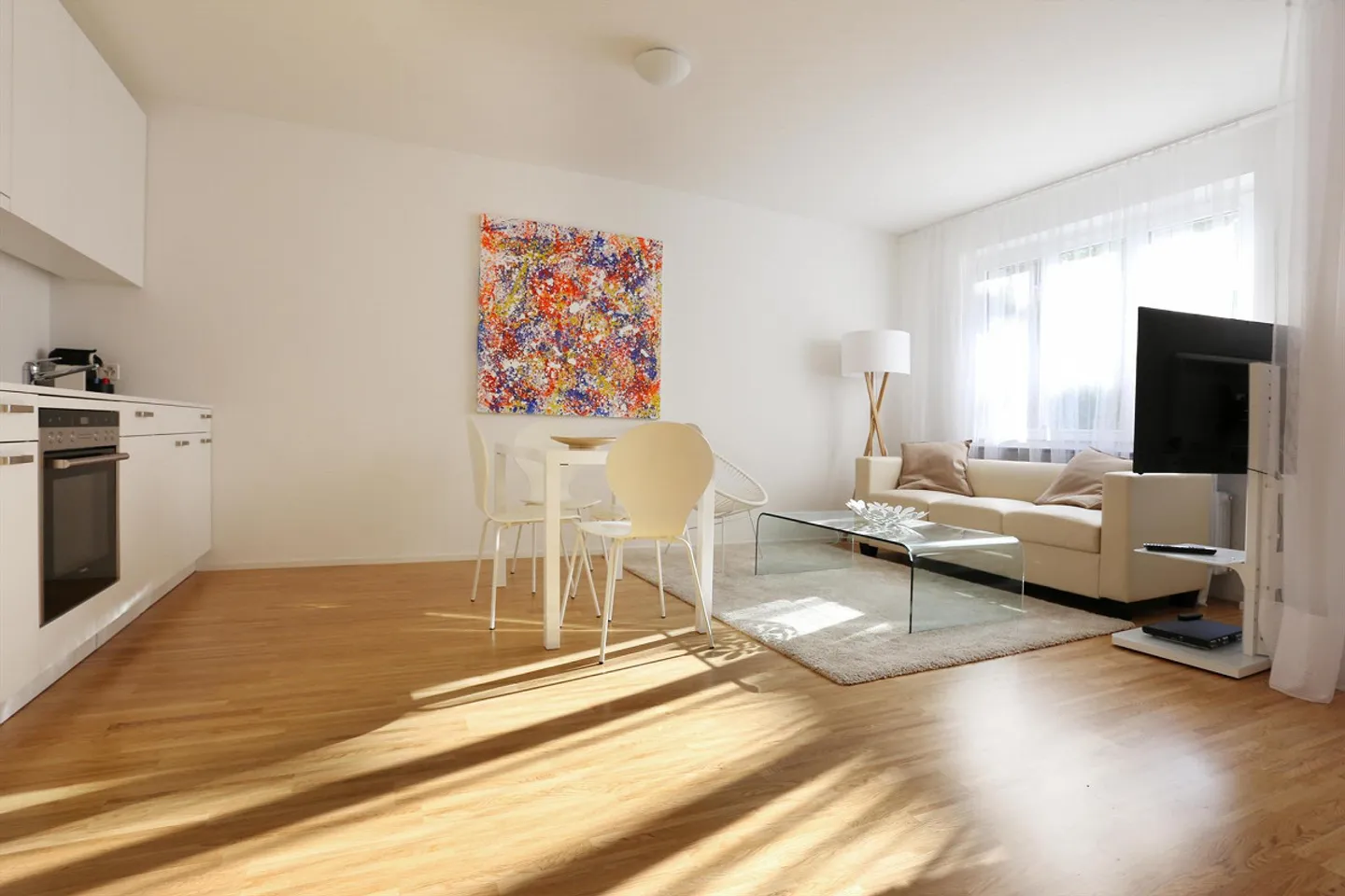 Modern, furnished 2-room apartments in a central location - Photo 2 of 6