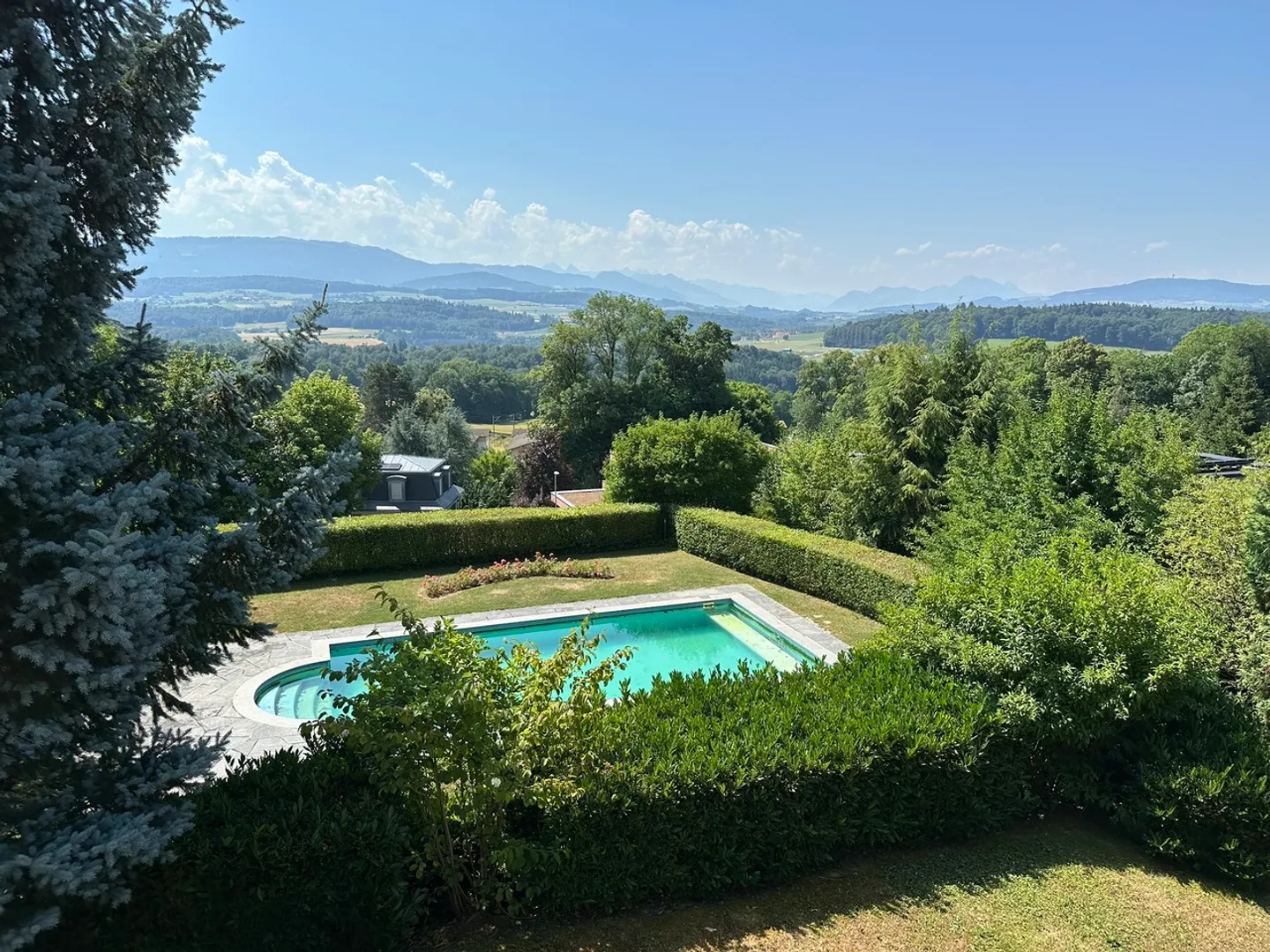 Proprietà di 2 appartamenti di 4,5 stanze con grande giardino e piscina - Foto 14 di 25