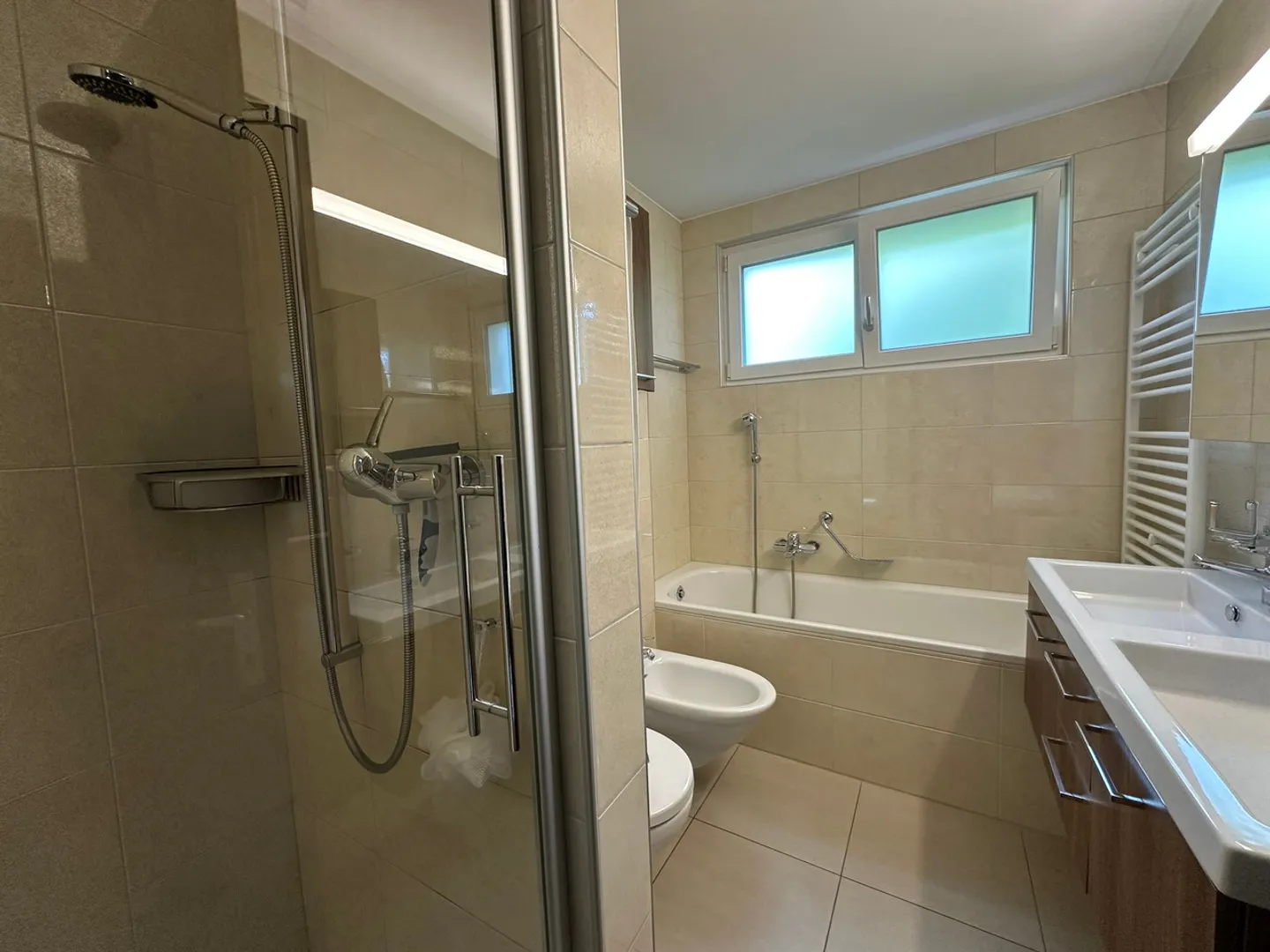 Proprietà di 2 appartamenti di 4,5 stanze con grande giardino e piscina - Foto 23 di 25