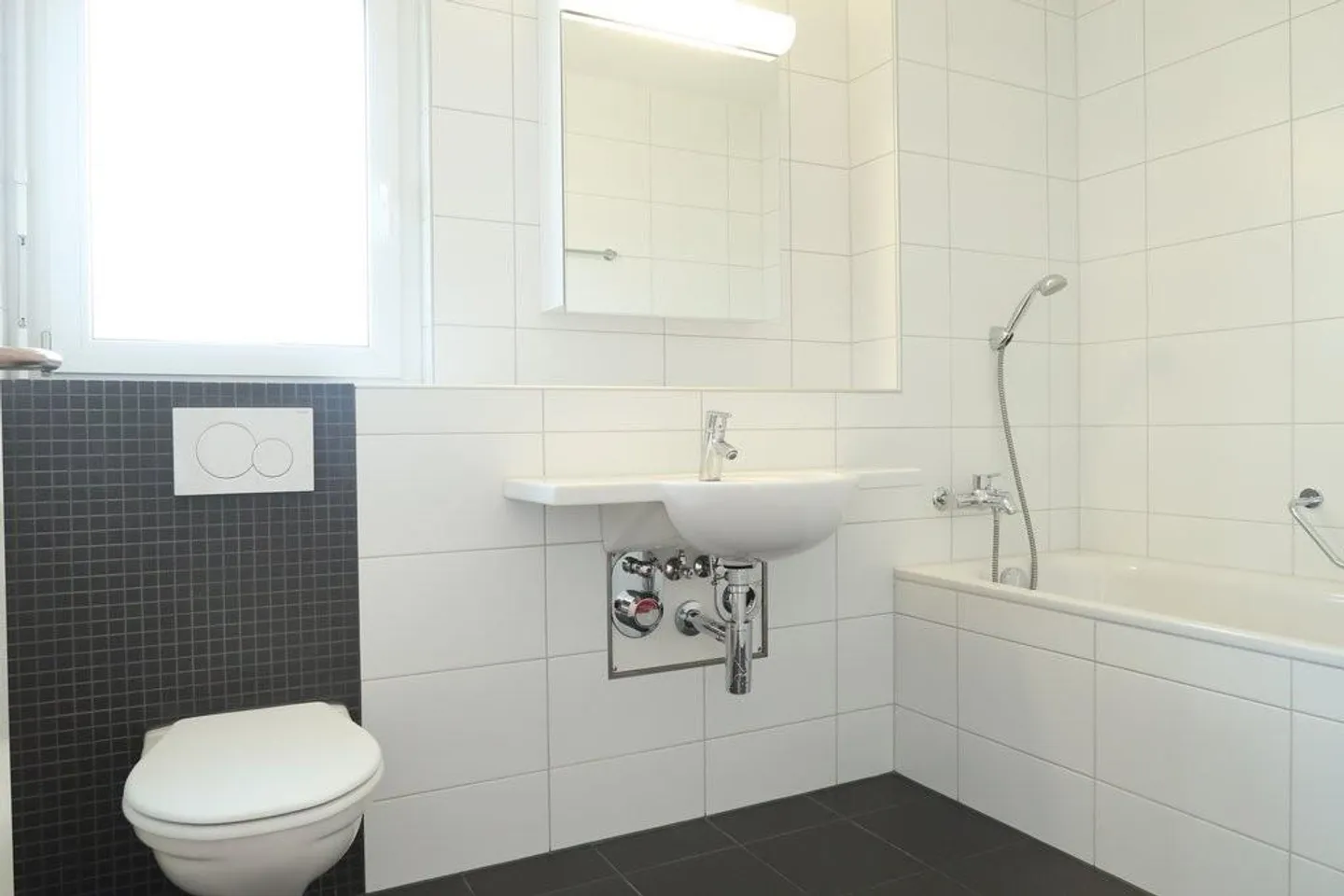 Appartement en attique baigné de lumière dans un emplacement attrayant - Photo 3 sur 9