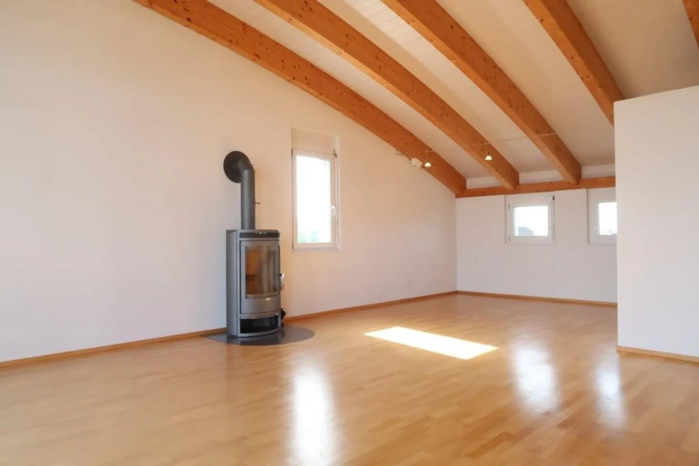 Appartement en attique baigné de lumière dans un emplacement attrayant - Photo 5 sur 9