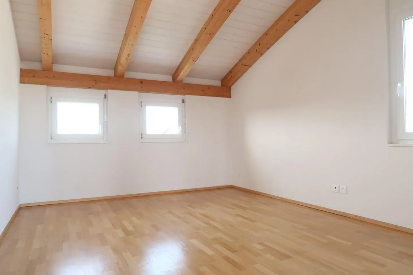 Appartement en attique baigné de lumière dans un emplacement attrayant - Photo 7 sur 9