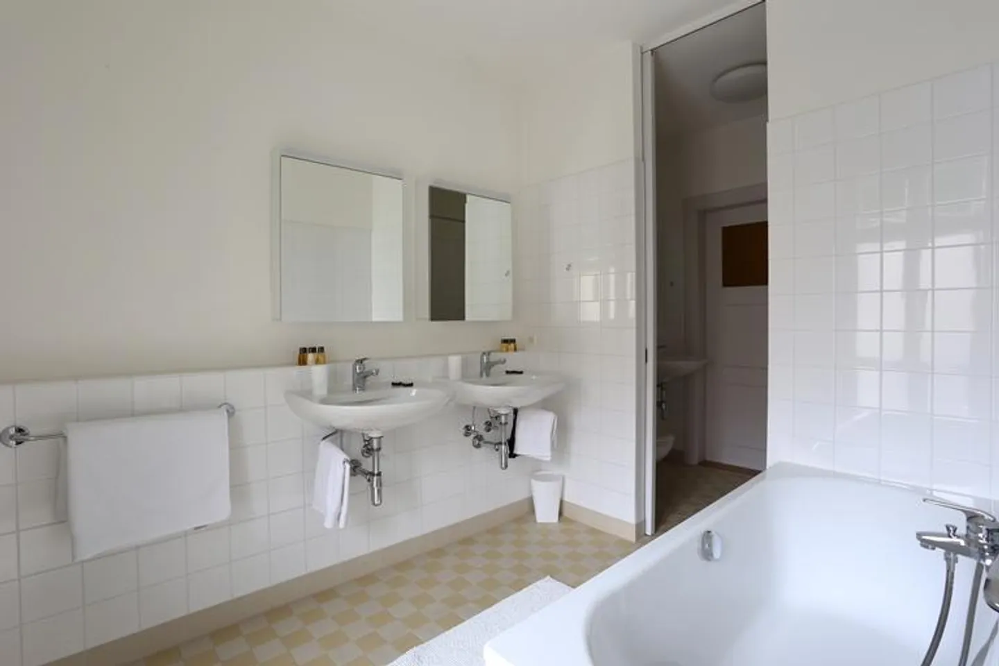 Stilvolle 4-Zimmerwohnung mit Balkon - Foto 8 von 8