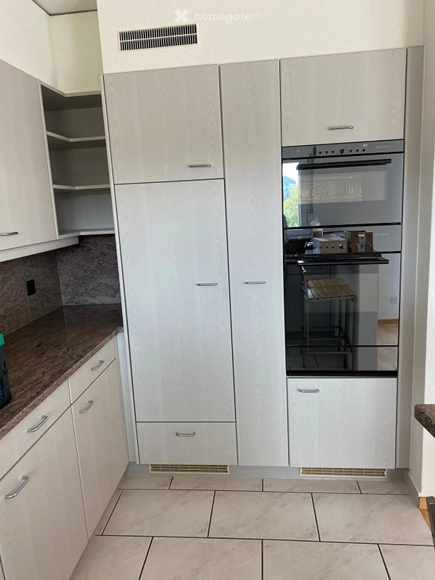 Appartement 4.5 pièces avec double garage - Photo 3 sur 8