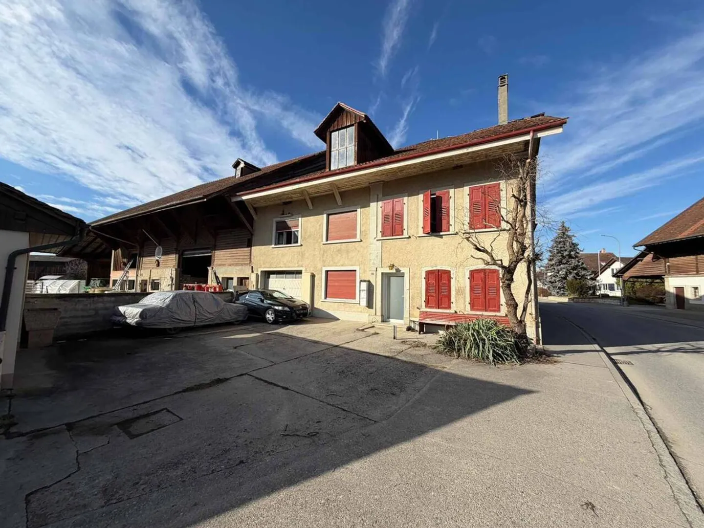 Bâtiment de revenus - Photo 2 sur 13