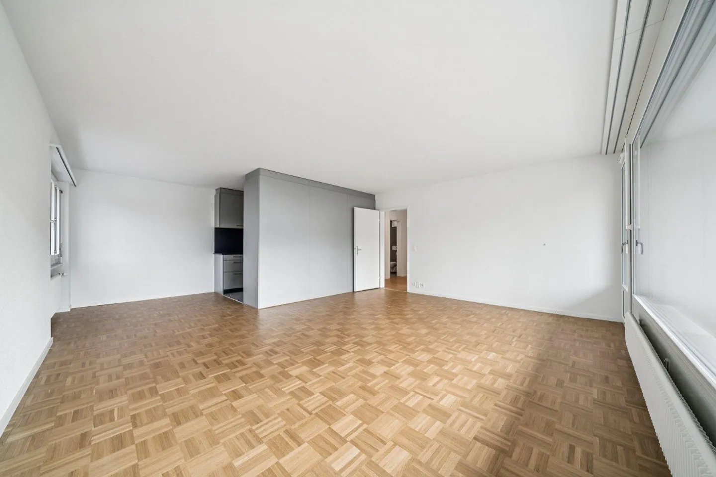 Appartement de 5,5 pièces au rez-de-chaussée avec un agencement spacieux - Photo 5 sur 12