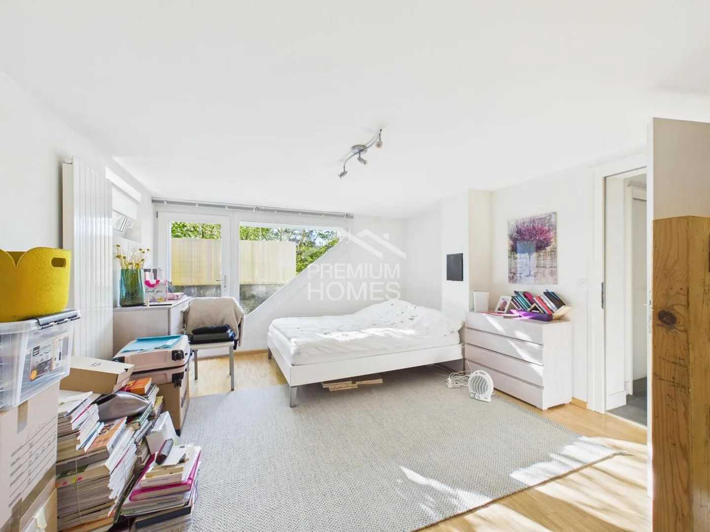 Attractive End Row House with Plenty of Privacy and Garden - Photo 4 of 10