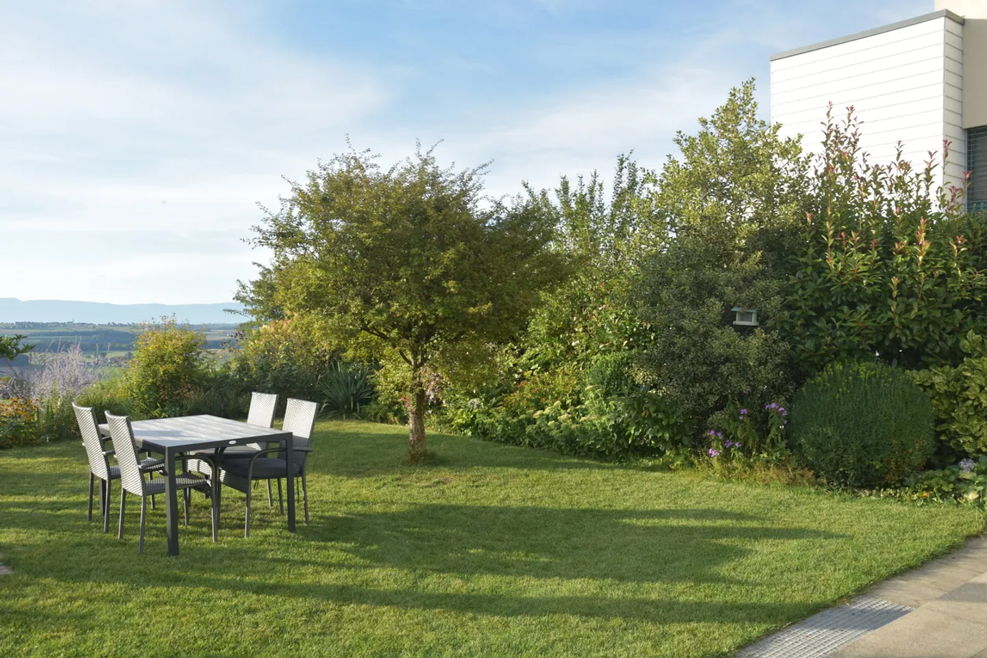 Charming villa with 6.5 rooms and breathtaking views - Photo 1 of 19