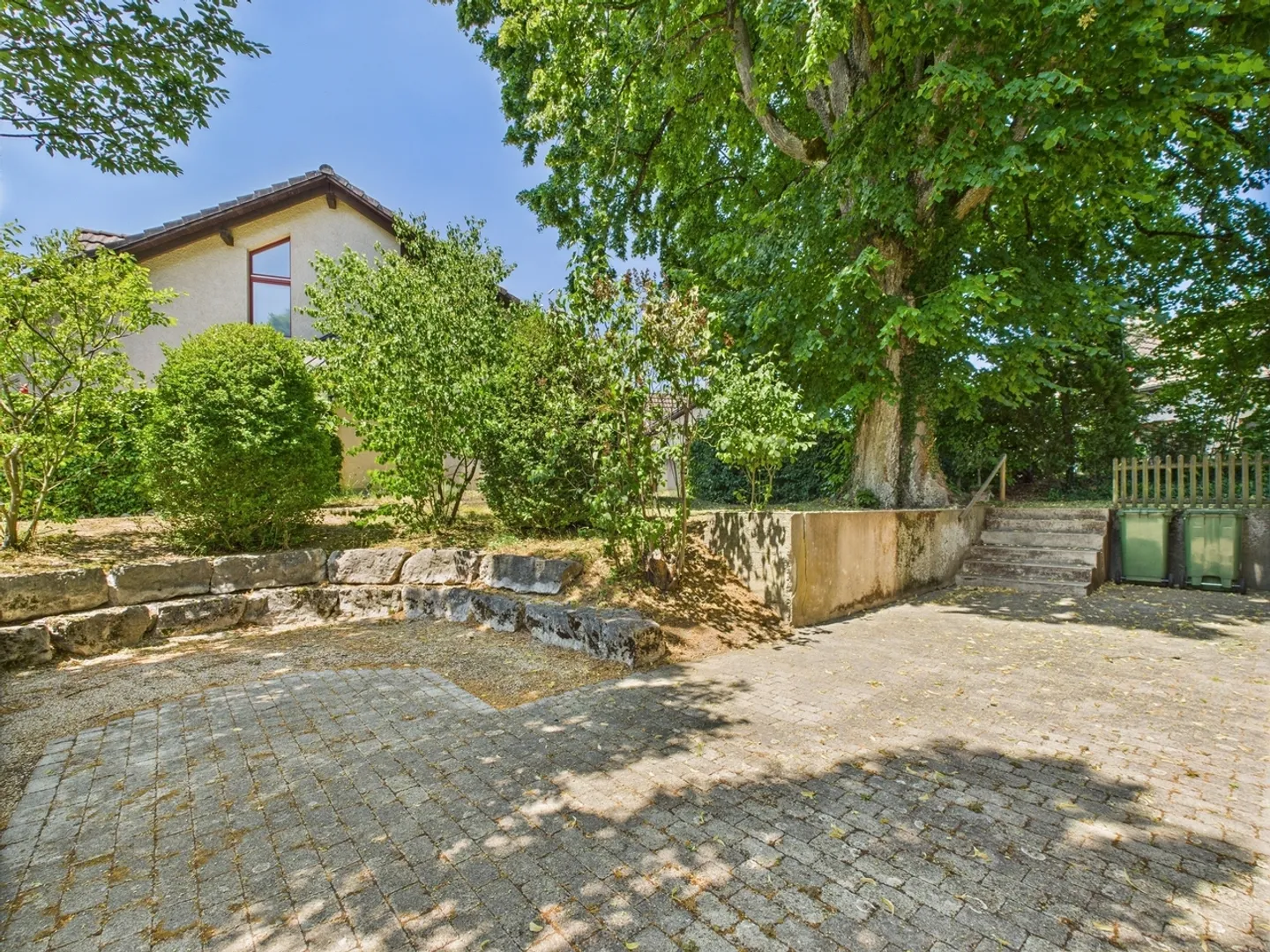 Appartement charmant dans un emplacement calme mais central avec une belle vue - Photo 10 sur 11