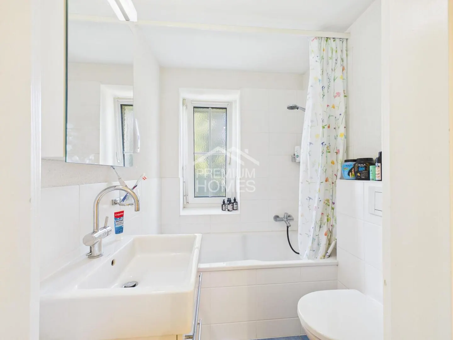 Attractive End Row House with Plenty of Privacy and Garden - Photo 7 of 10