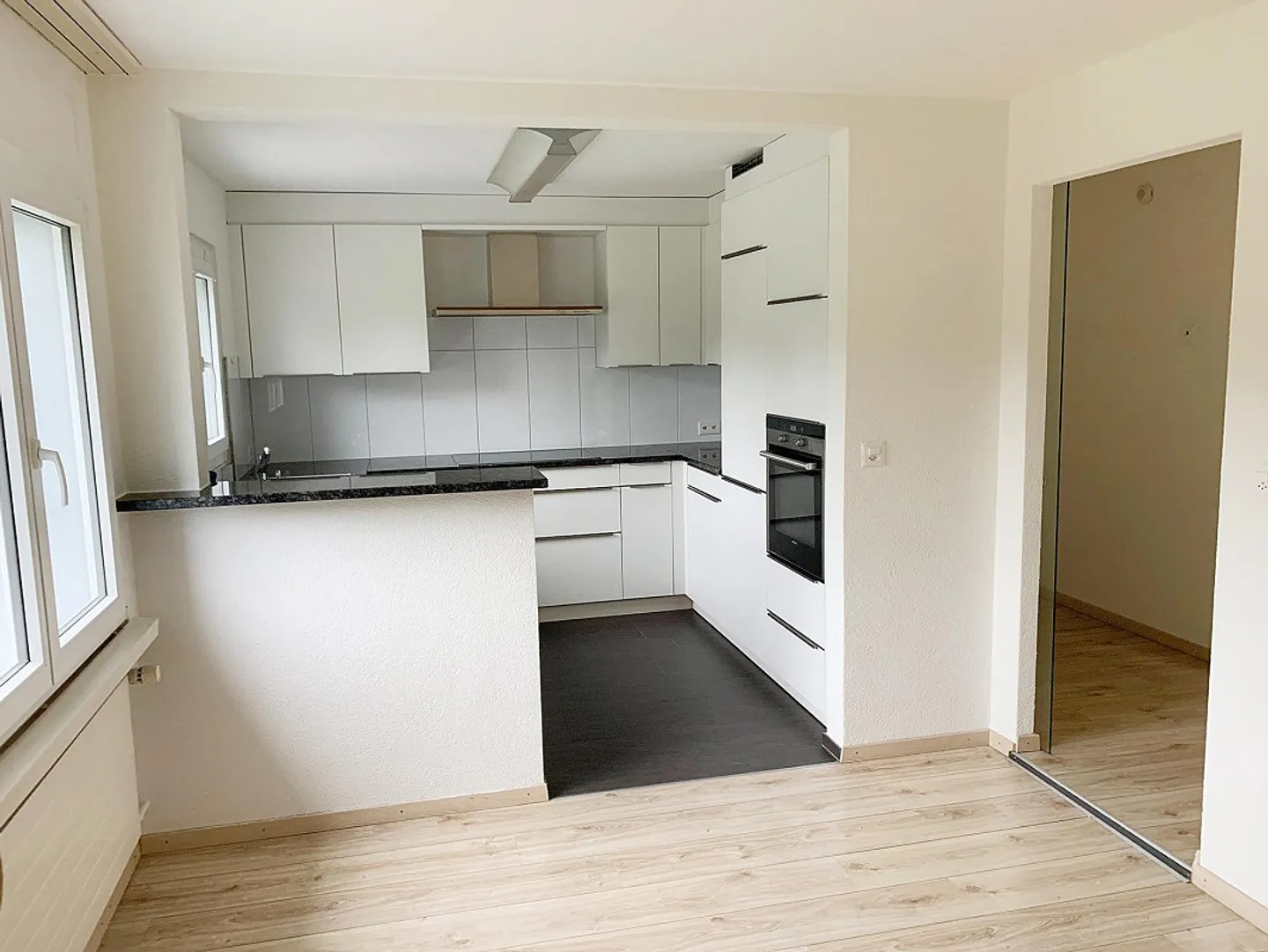 Bright, quiet renovated 3.5-room apartment - Photo 1 of 11