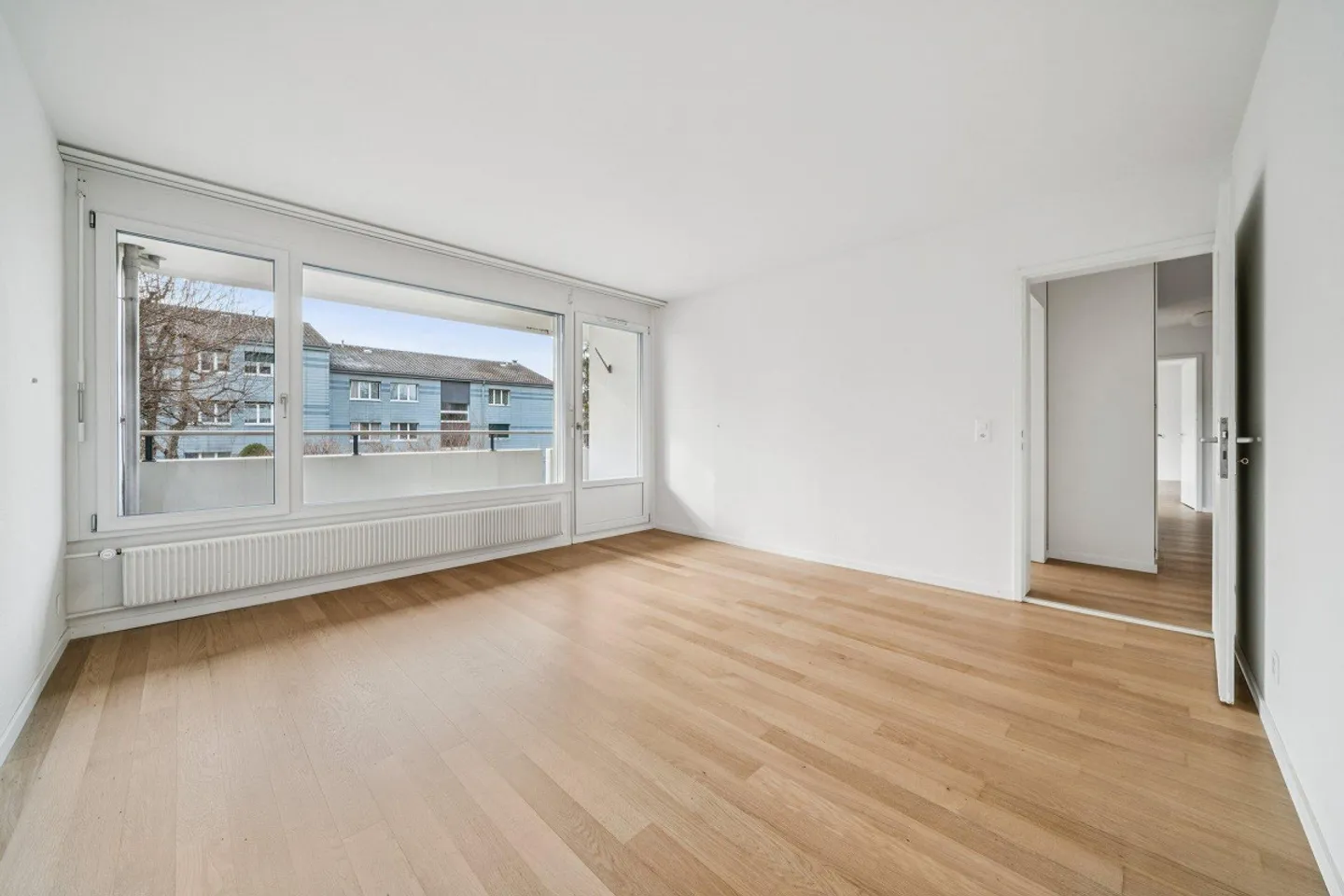 Appartement de 5,5 pièces au rez-de-chaussée avec un agencement spacieux - Photo 8 sur 12