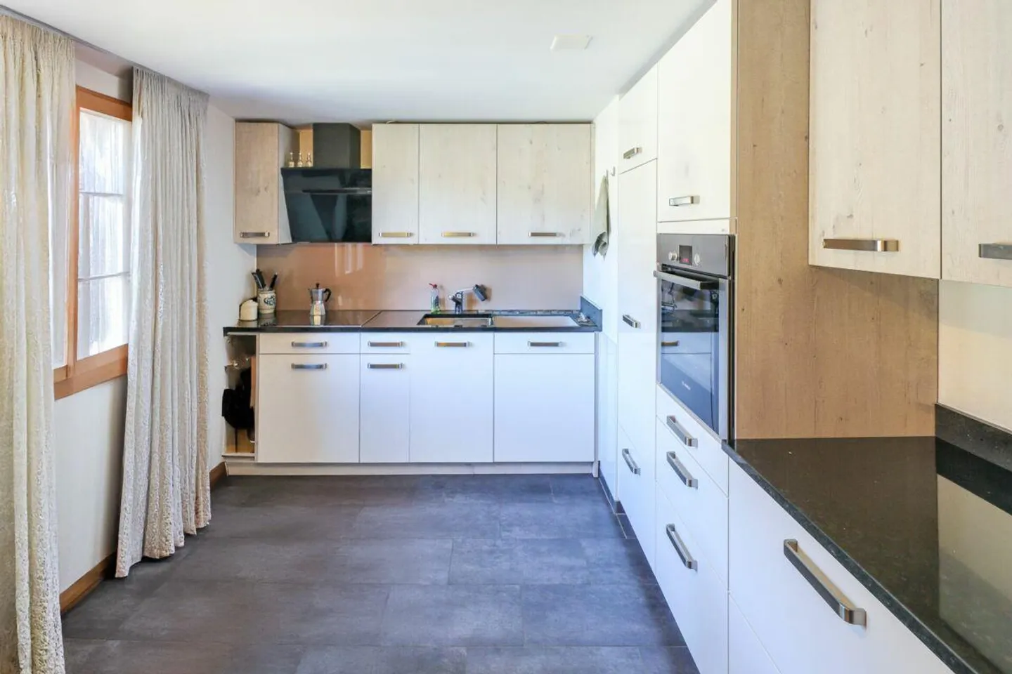 Cozy 4.5-room apartment on the raised ground floor with balcony - Photo 5 of 7