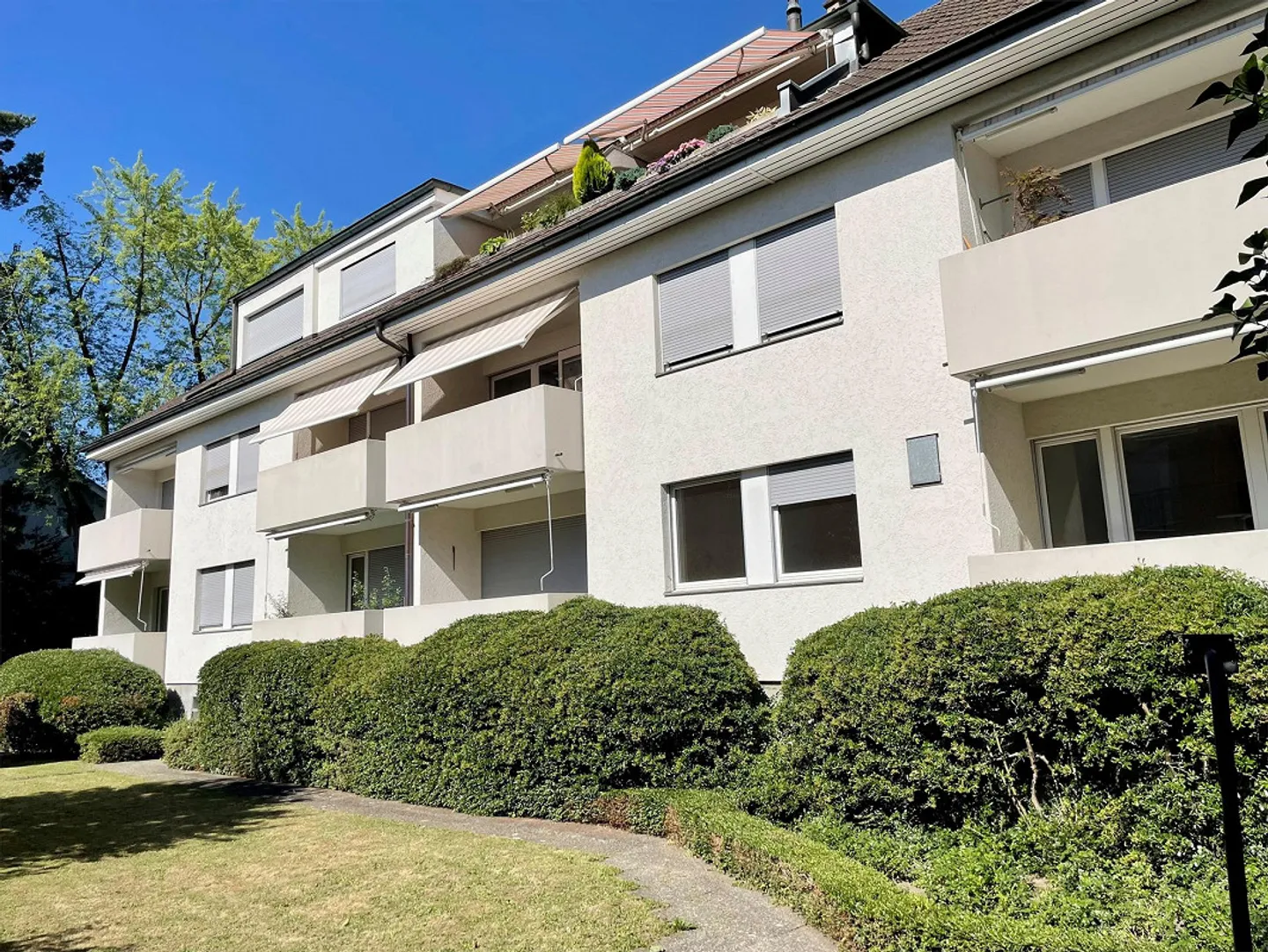 Large, quiet 5-room apartment with elevator! Close to public transport and shopping - Photo 2 of 11