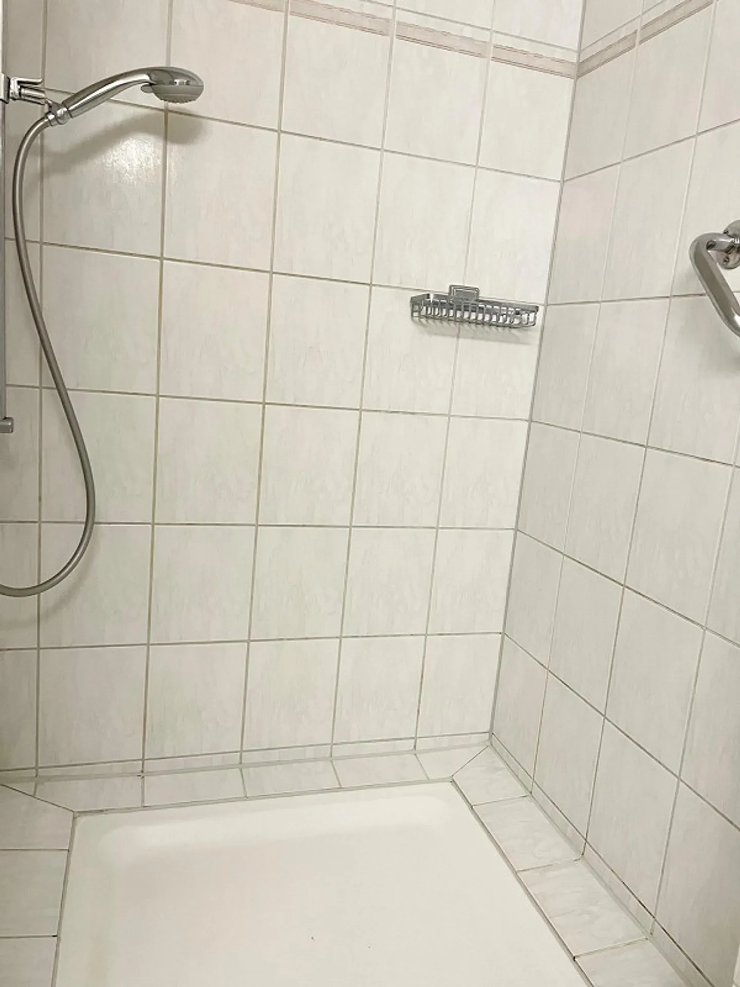 Large, quiet 5-room apartment with elevator! Close to public transport and shopping - Photo 5 of 11