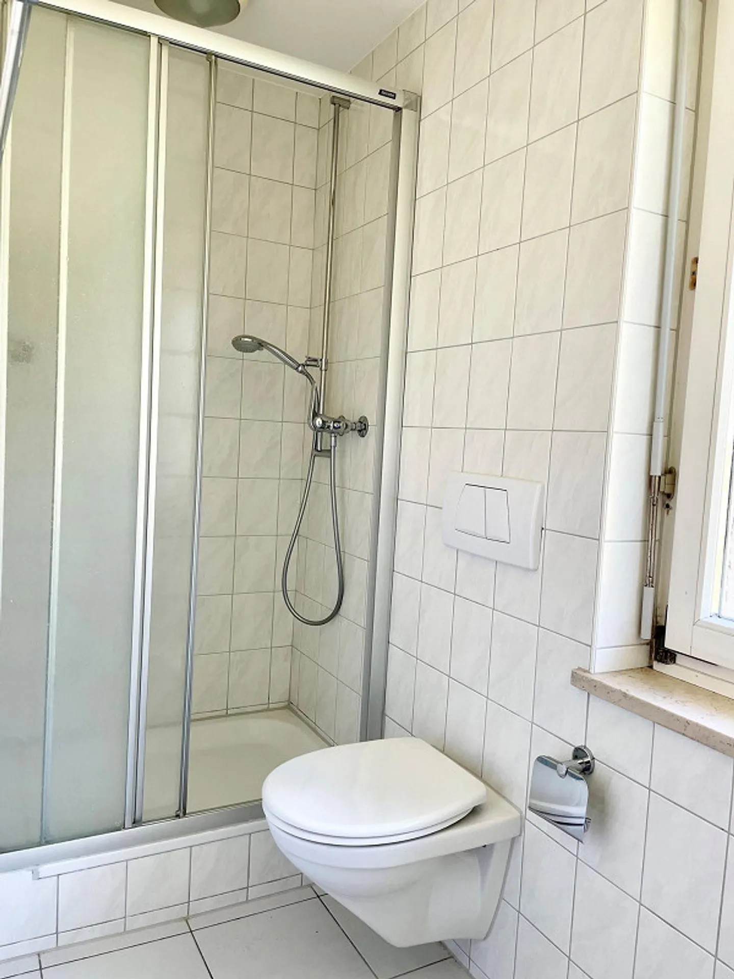 Large, quiet 5-room apartment with elevator! Close to public transport and shopping - Photo 6 of 11