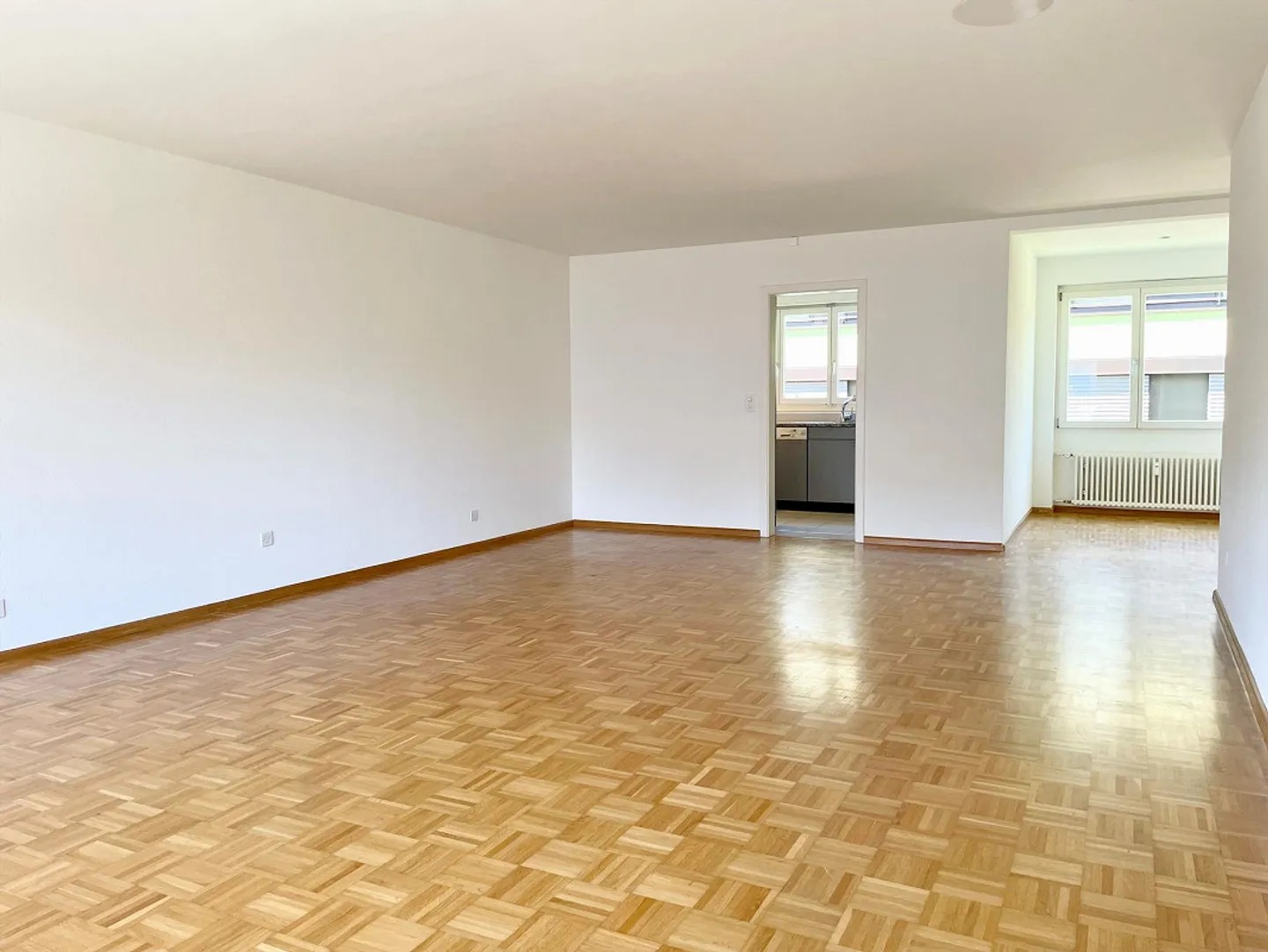 Large, quiet 5-room apartment with elevator! Close to public transport and shopping - Photo 9 of 11