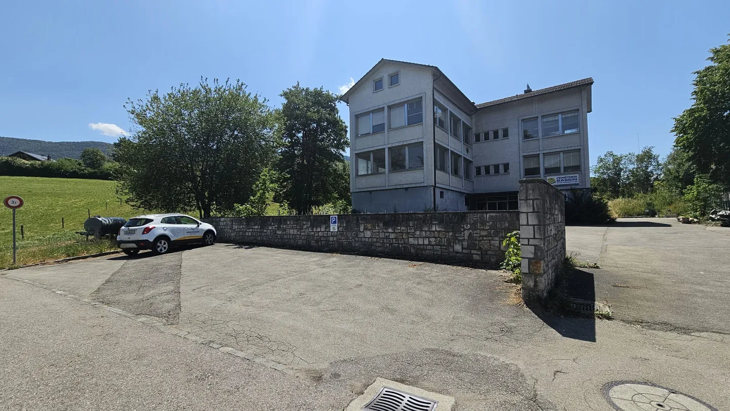 Mixed-use building for sale - Photo 7 of 13