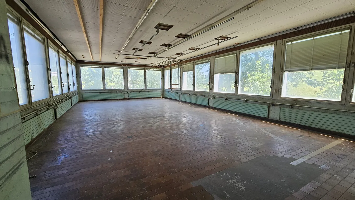 Mixed-use building for sale - Photo 11 of 13