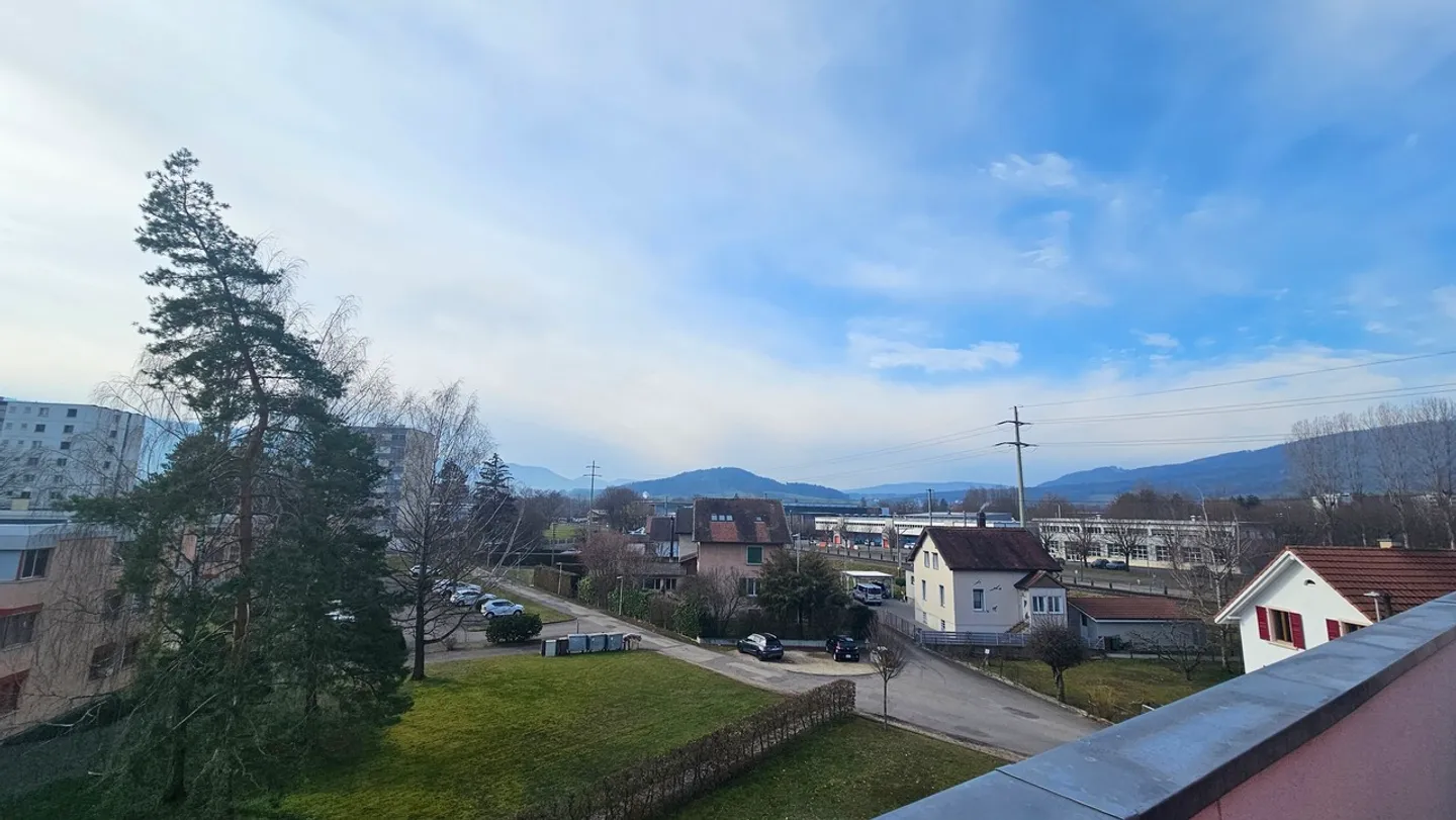 Vivere in cima: attico di 140 m² con terrazza di 128 m² - Foto 5 di 10