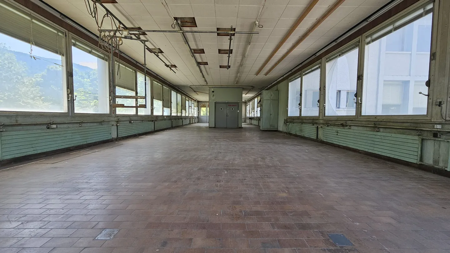 Mixed-use building for sale - Photo 10 of 13