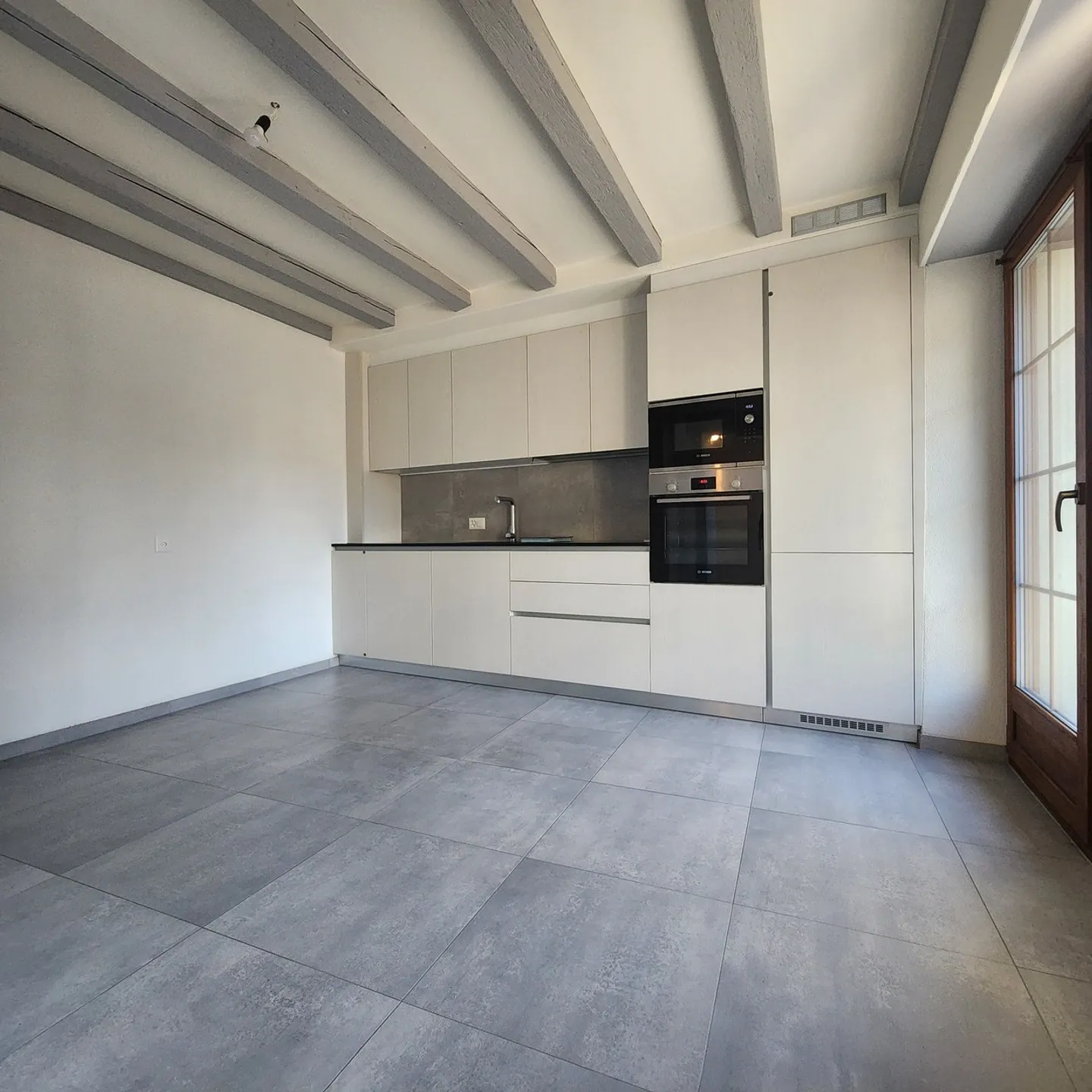 Wohnung mit 3.5 Zimmern im Erdgeschoss komplett renoviert - Foto 4 von 10