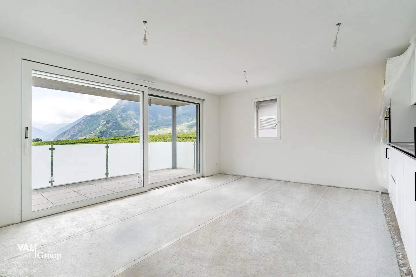Modern and bright 2.5 rooms with balcony, ideal for a first purchase - Photo 3 of 9