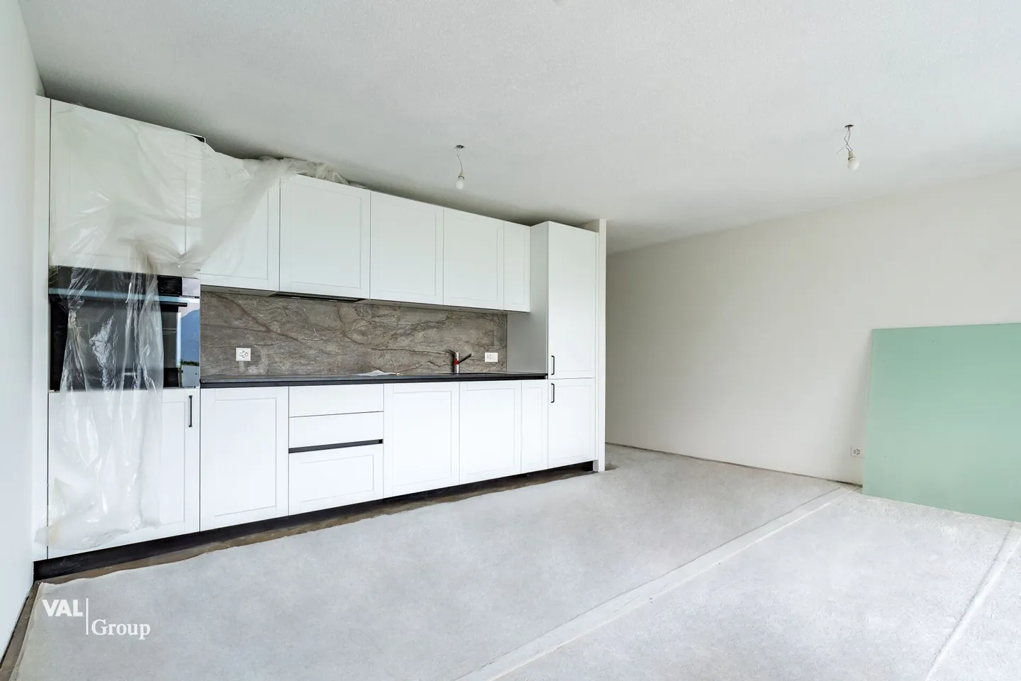 Modern and bright 2.5 rooms with balcony, ideal for a first purchase - Photo 5 of 9