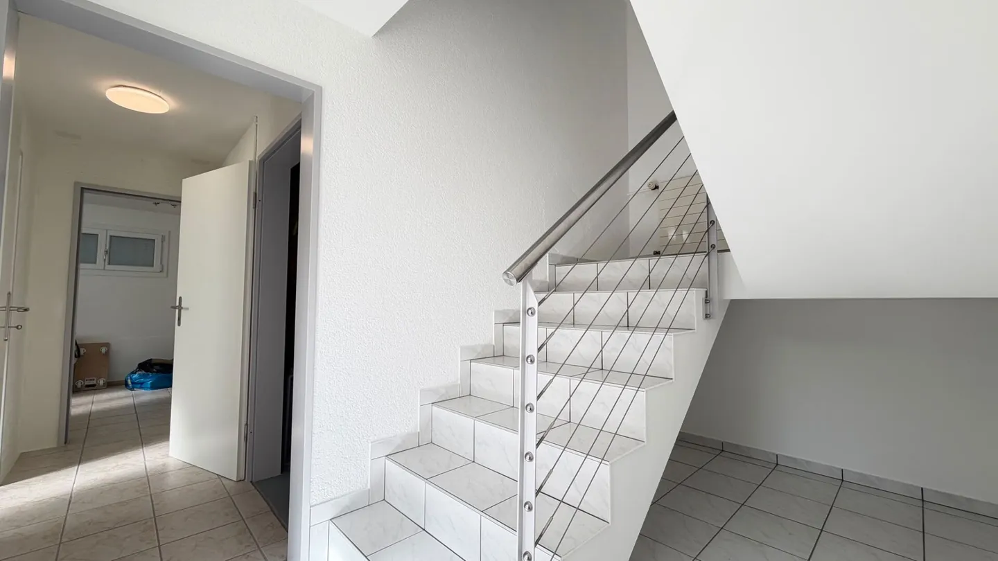 Spacious 5.5-room house with garage, 4 outdoor parking spaces and roof terrace - Photo 3 of 22