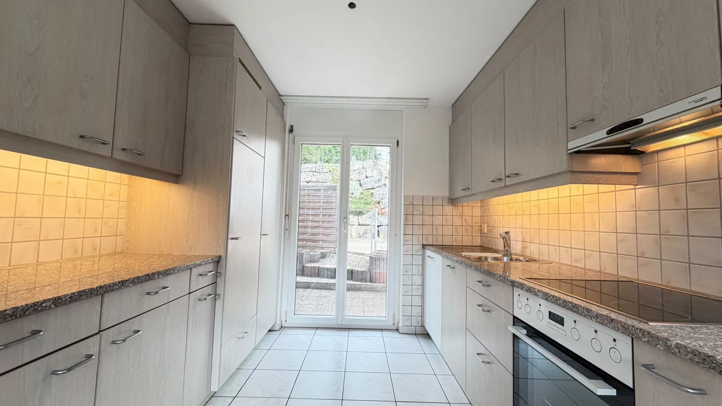 Spacious 5.5-room house with garage, 4 outdoor parking spaces and roof terrace - Photo 5 of 22