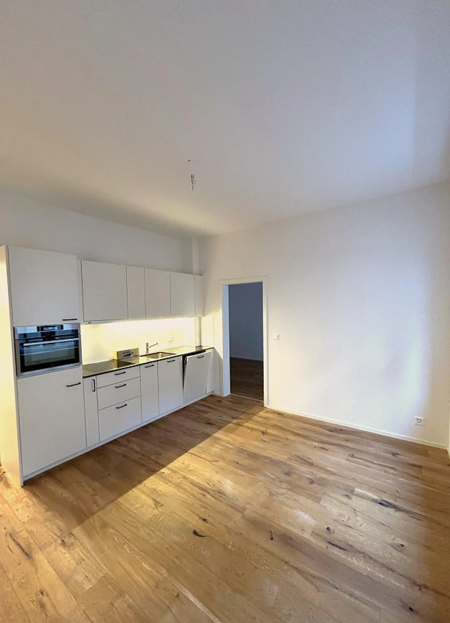 Appartement moderne de 2,5 pièces près de la ville - Photo 1 sur 4