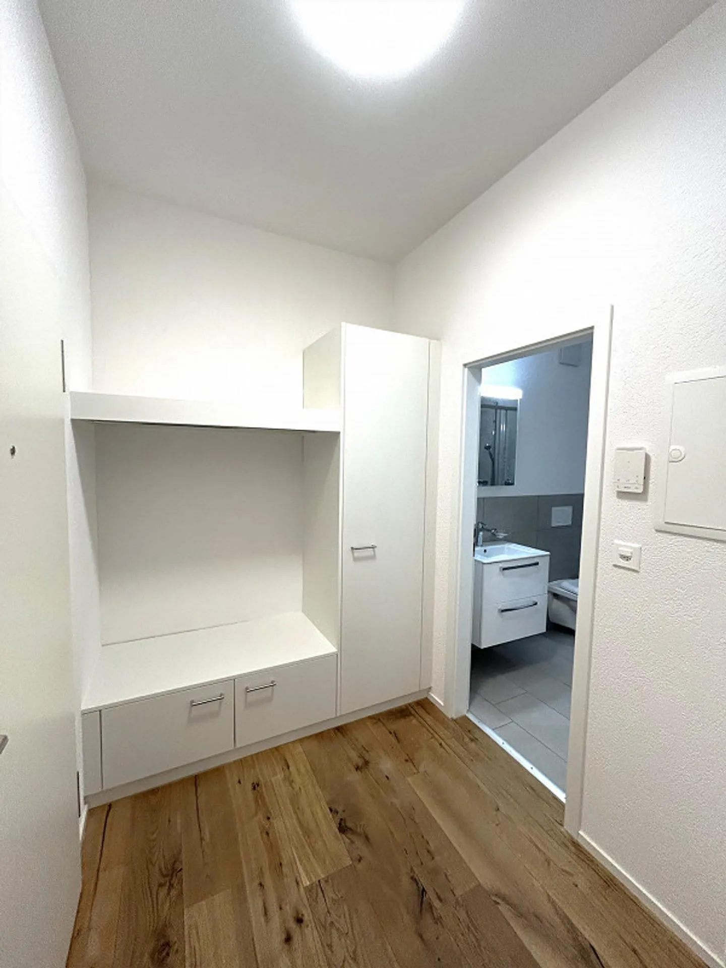 Appartement moderne de 2,5 pièces près de la ville - Photo 3 sur 4