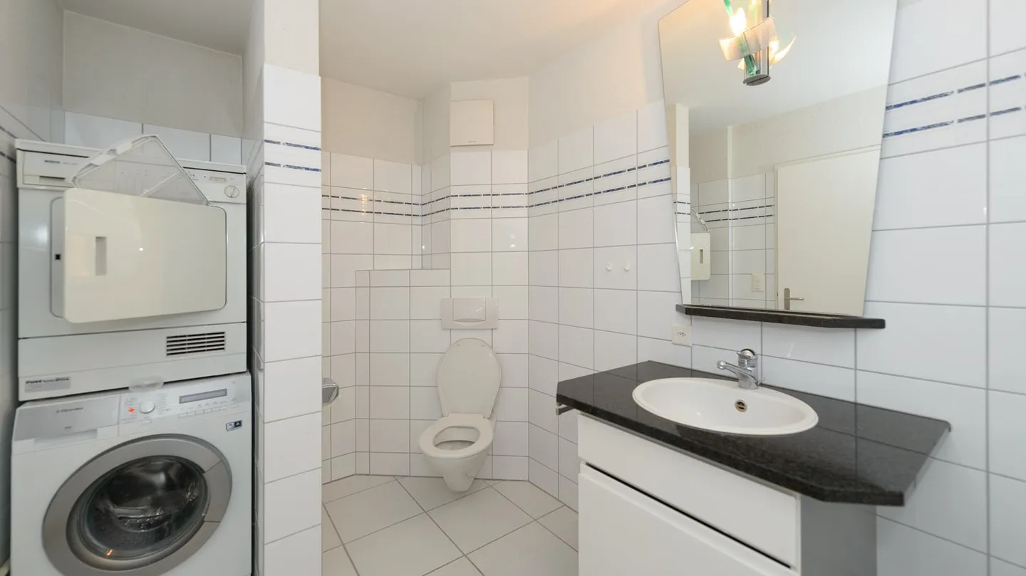 Well-maintained and quiet 4 ½-room apartment on the upper floor, with glazed balcony - Photo 7 of 10