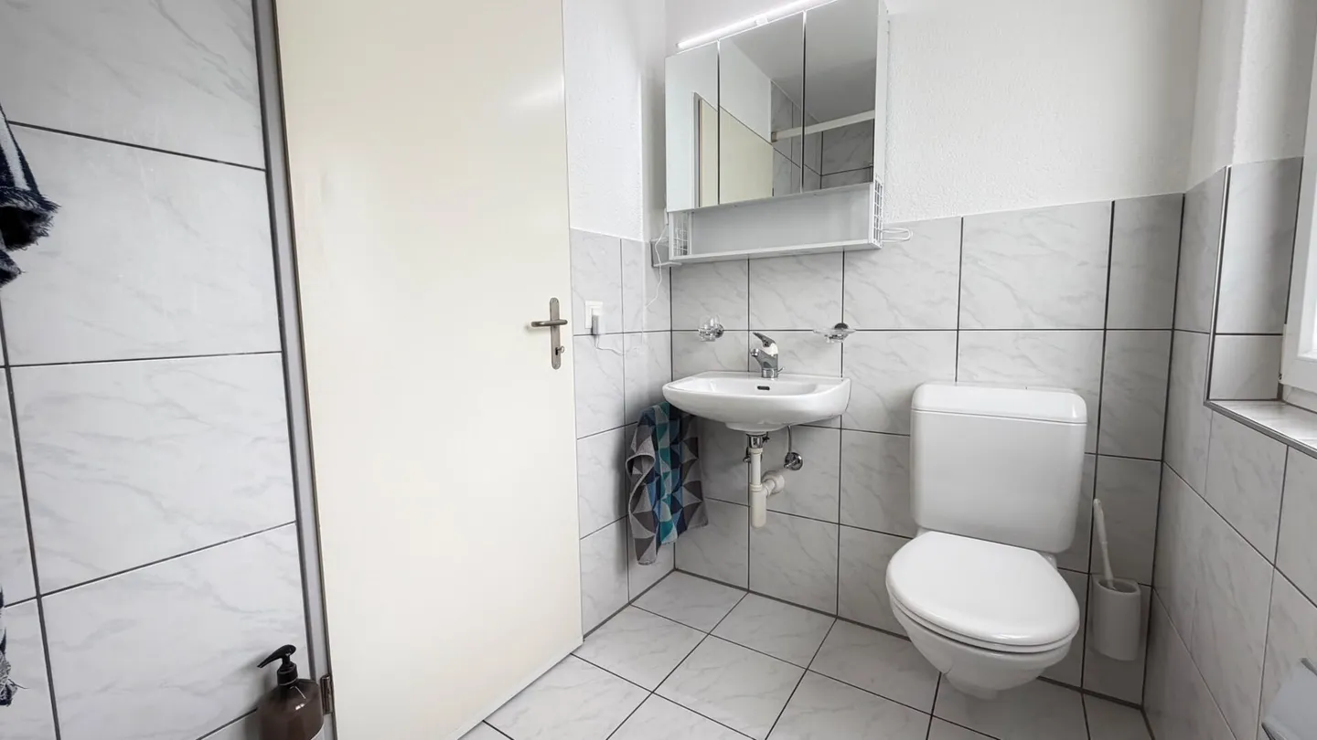 Spacious 5.5-room house with garage, 4 outdoor parking spaces and roof terrace - Photo 11 of 22