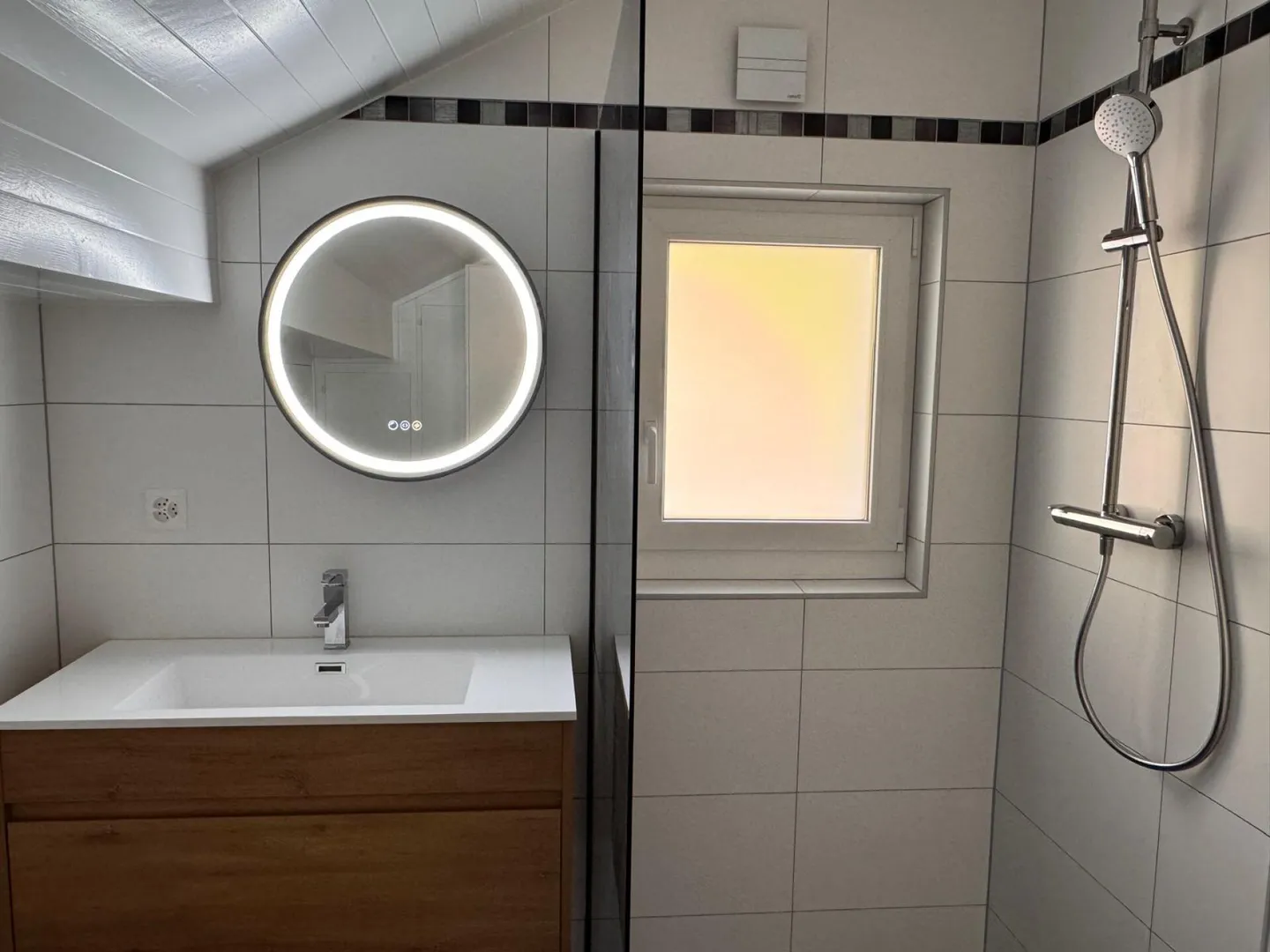 Renovated Apartment with Balcony - Photo 4 of 6