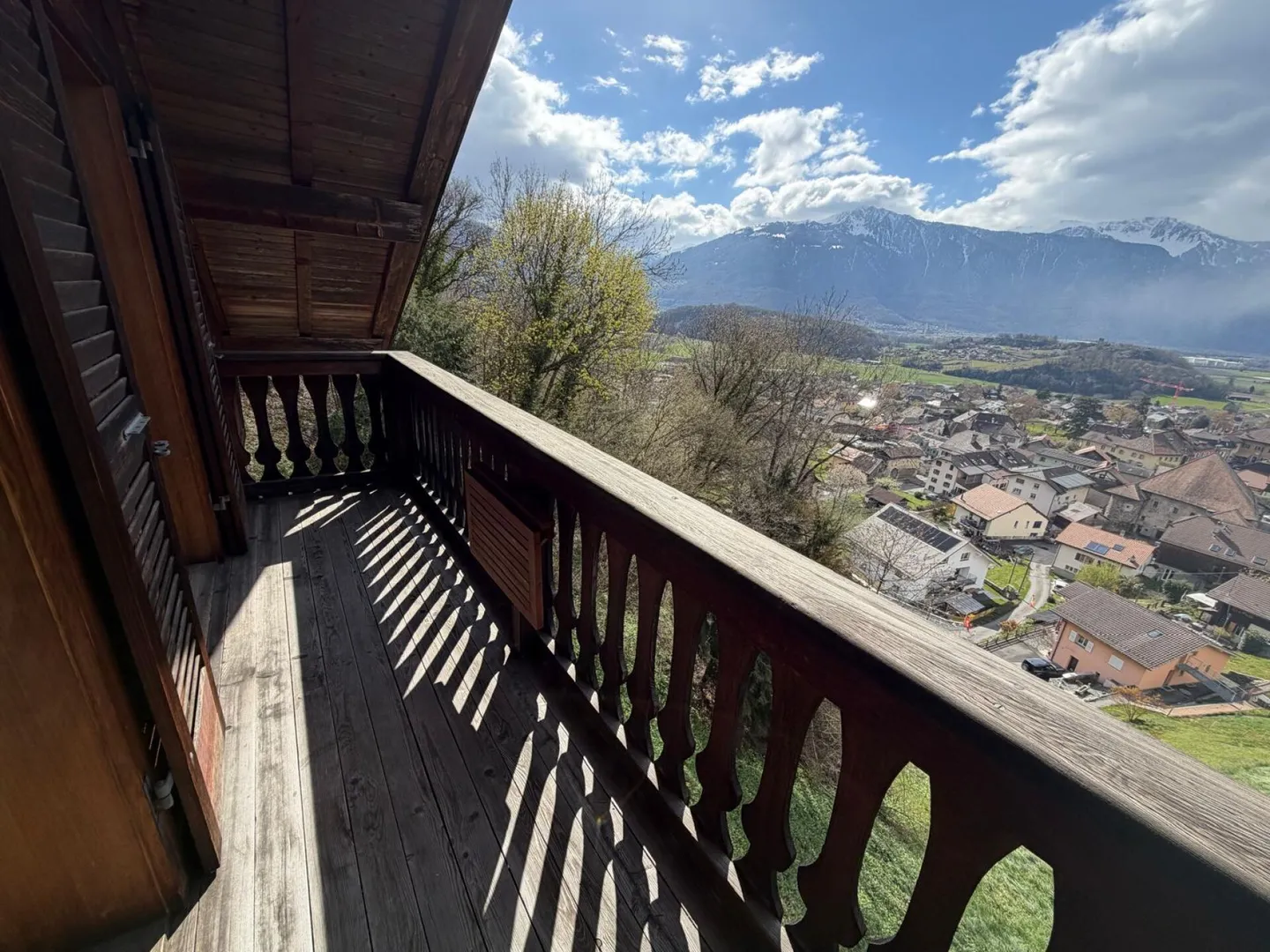 Renovated Apartment with Balcony - Photo 5 of 6