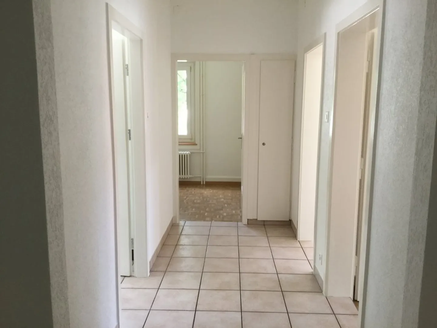 Magnificent renovated apartment in a quiet neighborhood - Photo 2 of 8