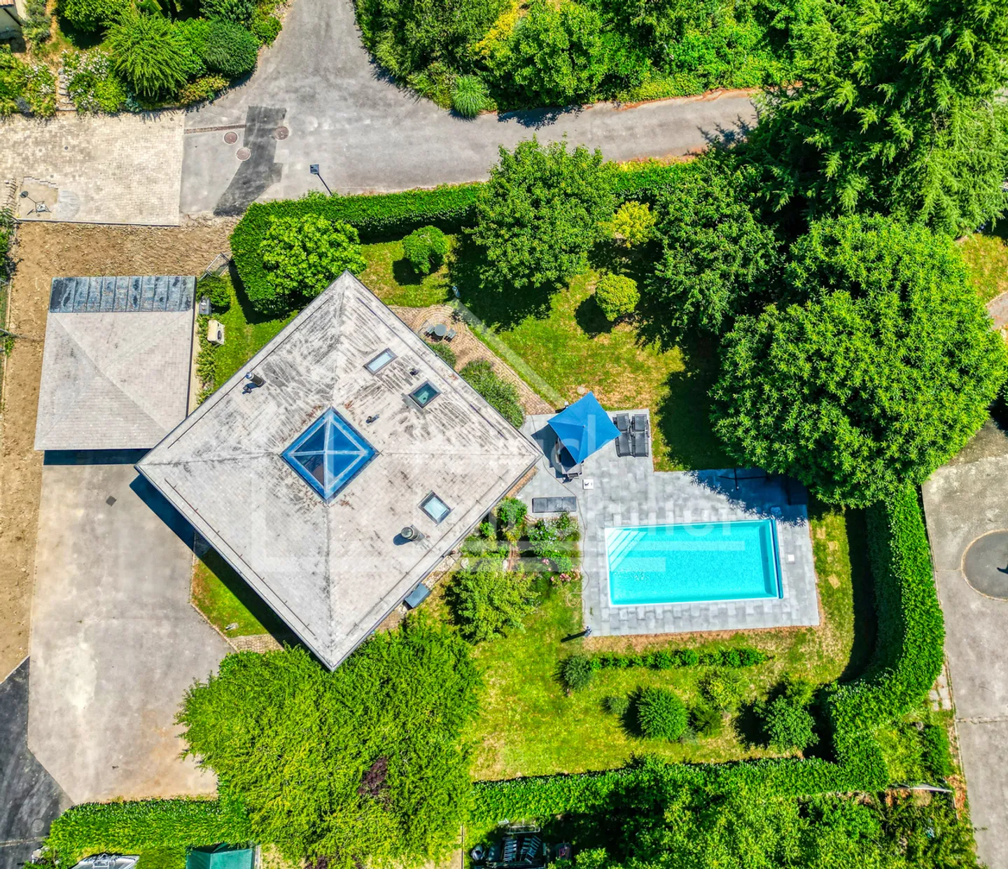 Villa für die Familie mit Anbau, Pool und Doppelgarage - Foto 13 von 13
