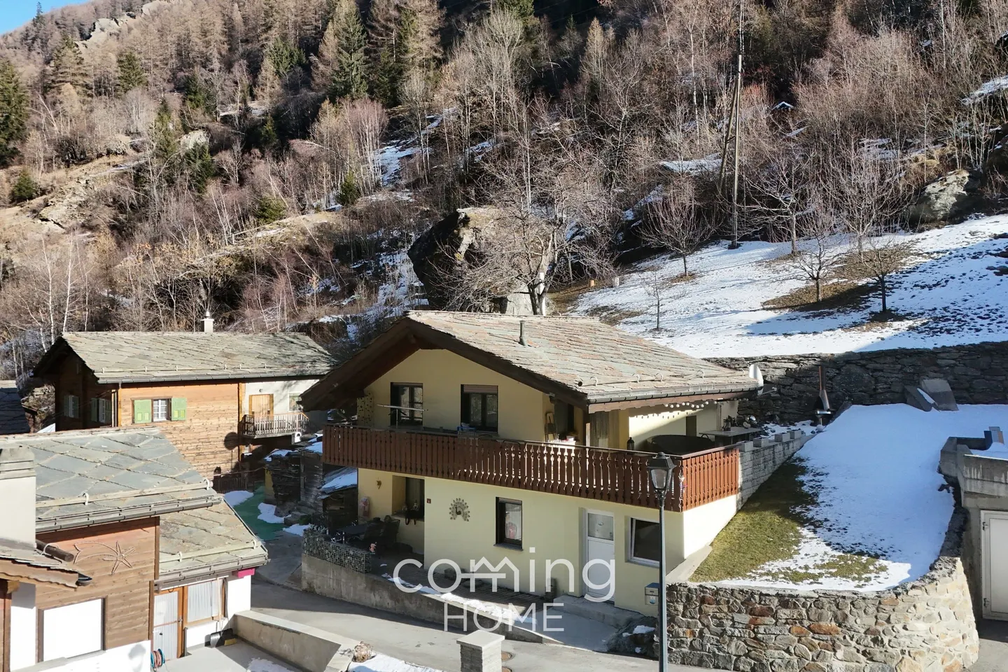 Stilvolles Haus mit Bergblick - Foto 1 von 13