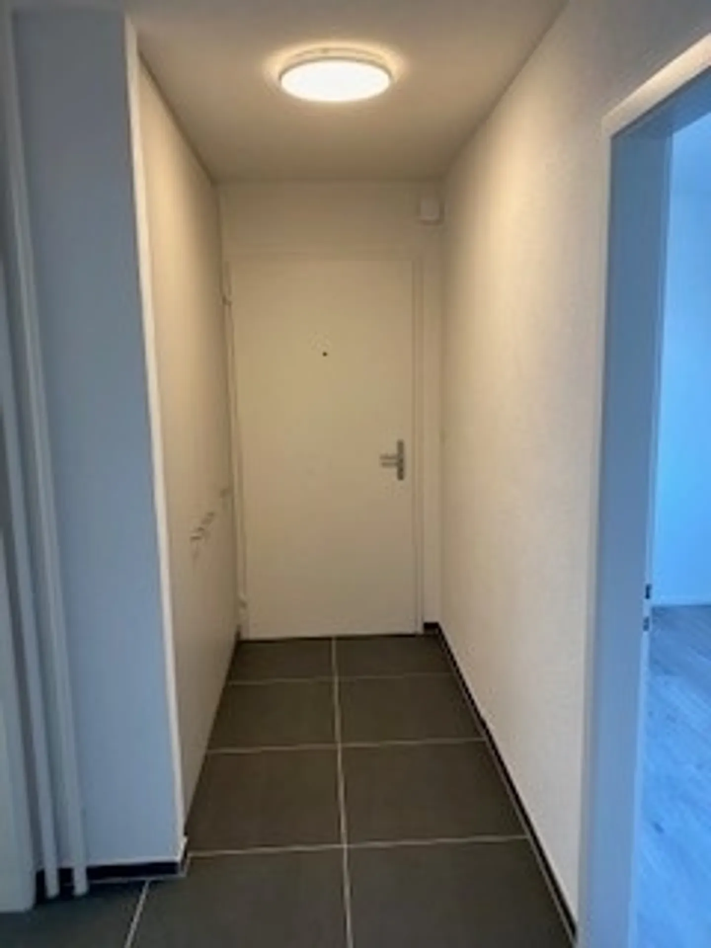 Appartamento di 4,5 stanze completamente ristrutturato con ascensore vicino al centro - Foto 12 di 13