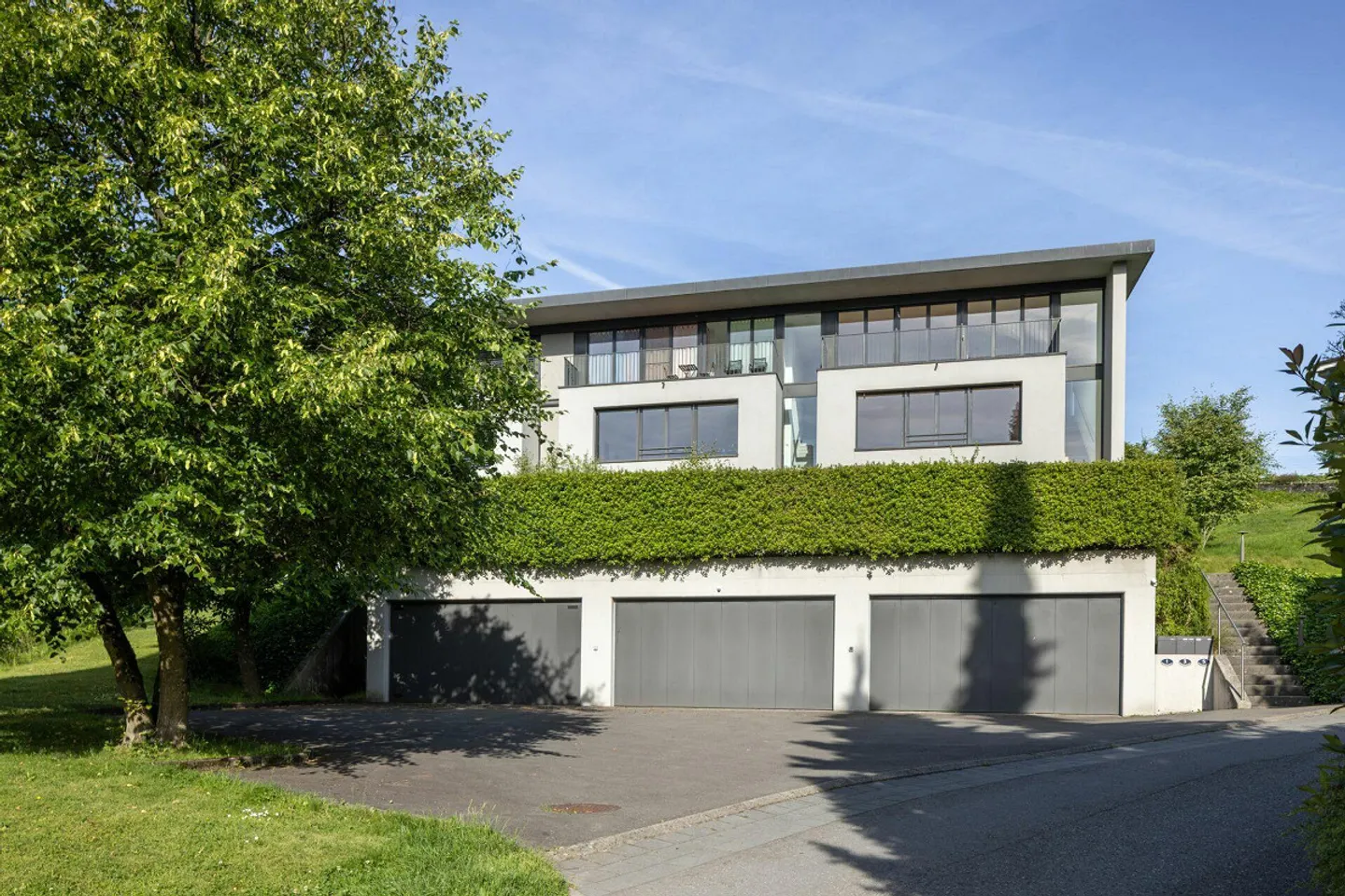 Maison de ville moderne en coin avec de hauts plafonds et vue sur le lac - Photo 1 sur 9