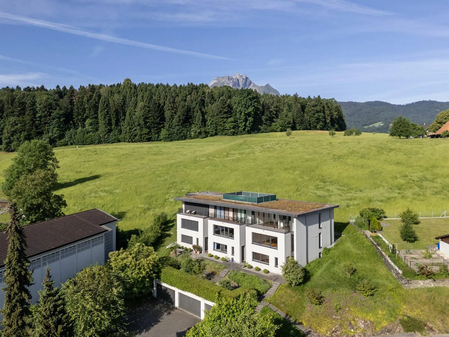 Maison de ville moderne en coin avec de hauts plafonds et vue sur le lac - Photo 8 sur 9
