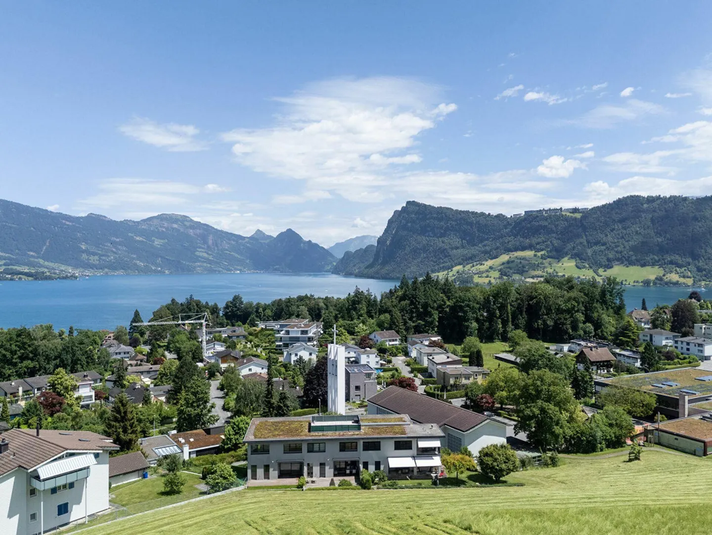 Maison de ville moderne en coin avec de hauts plafonds et vue sur le lac - Photo 9 sur 9