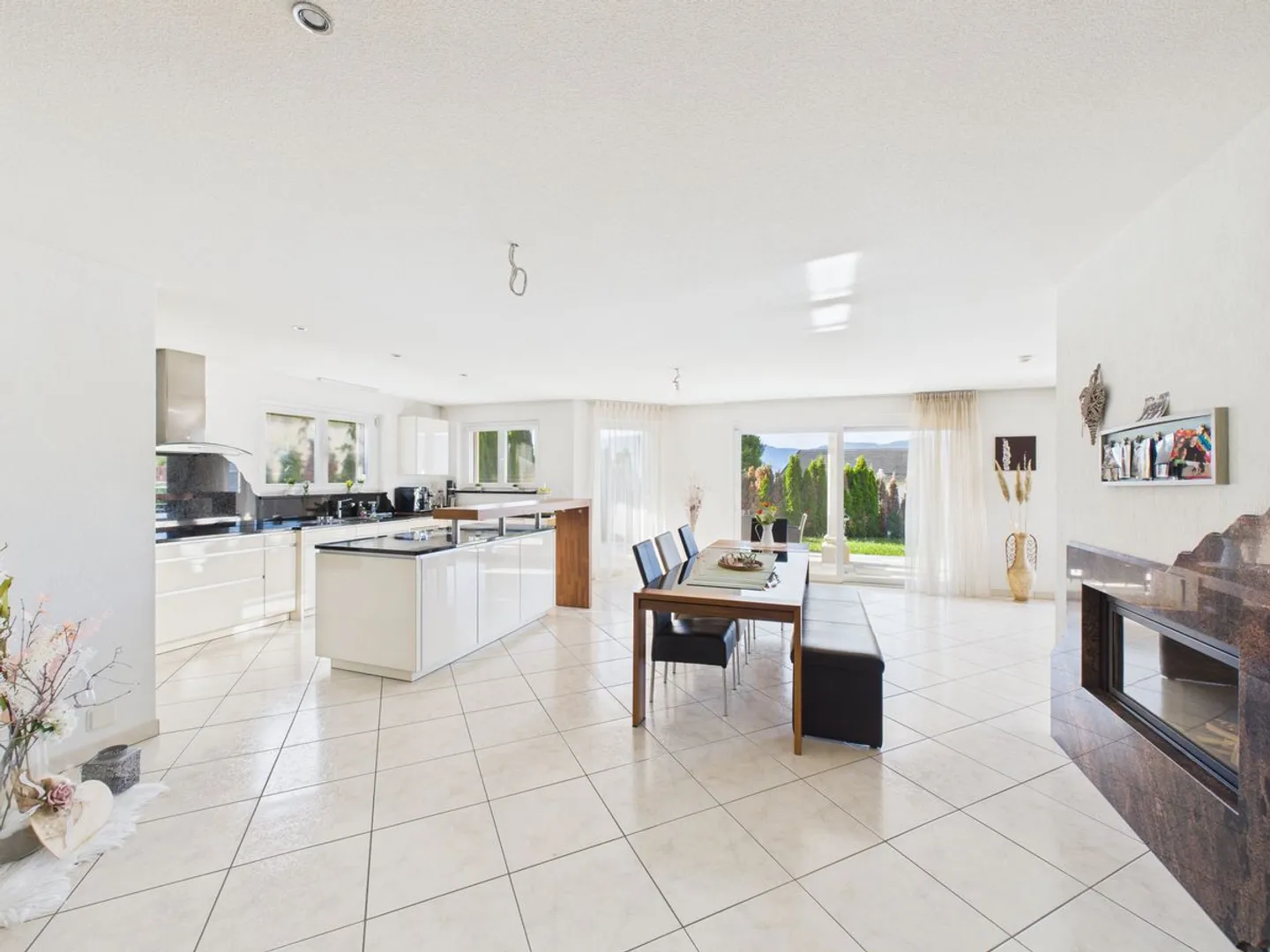 Spaziosa villa indipendente con vista mozzafiato su Delémont - Foto 3 di 13