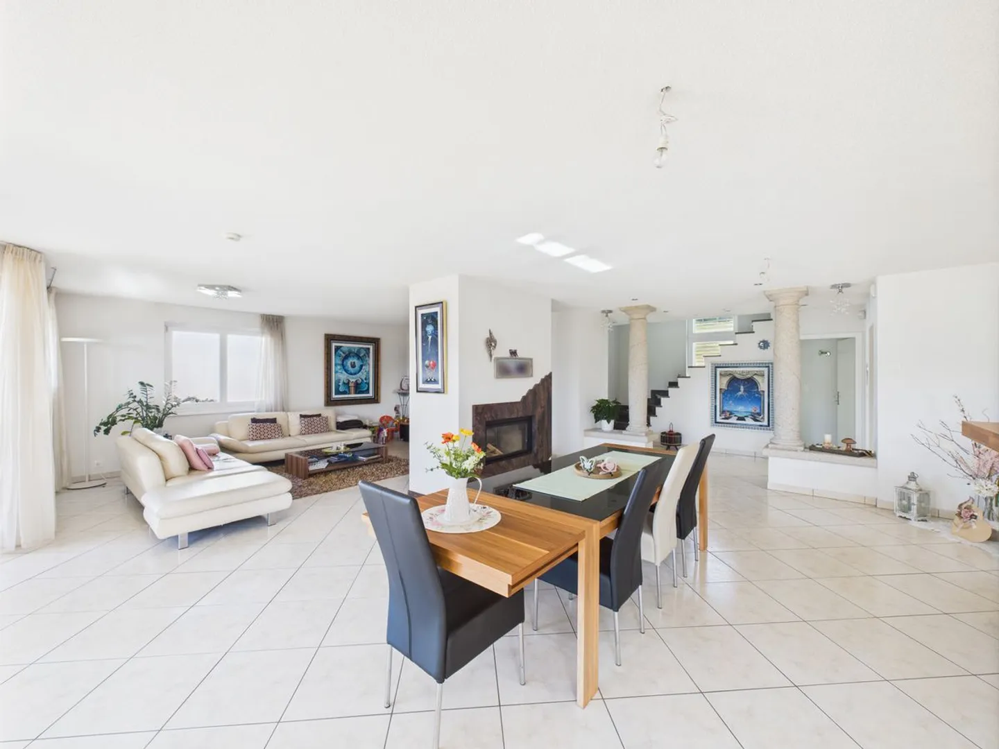 Spaziosa villa indipendente con vista mozzafiato su Delémont - Foto 4 di 13