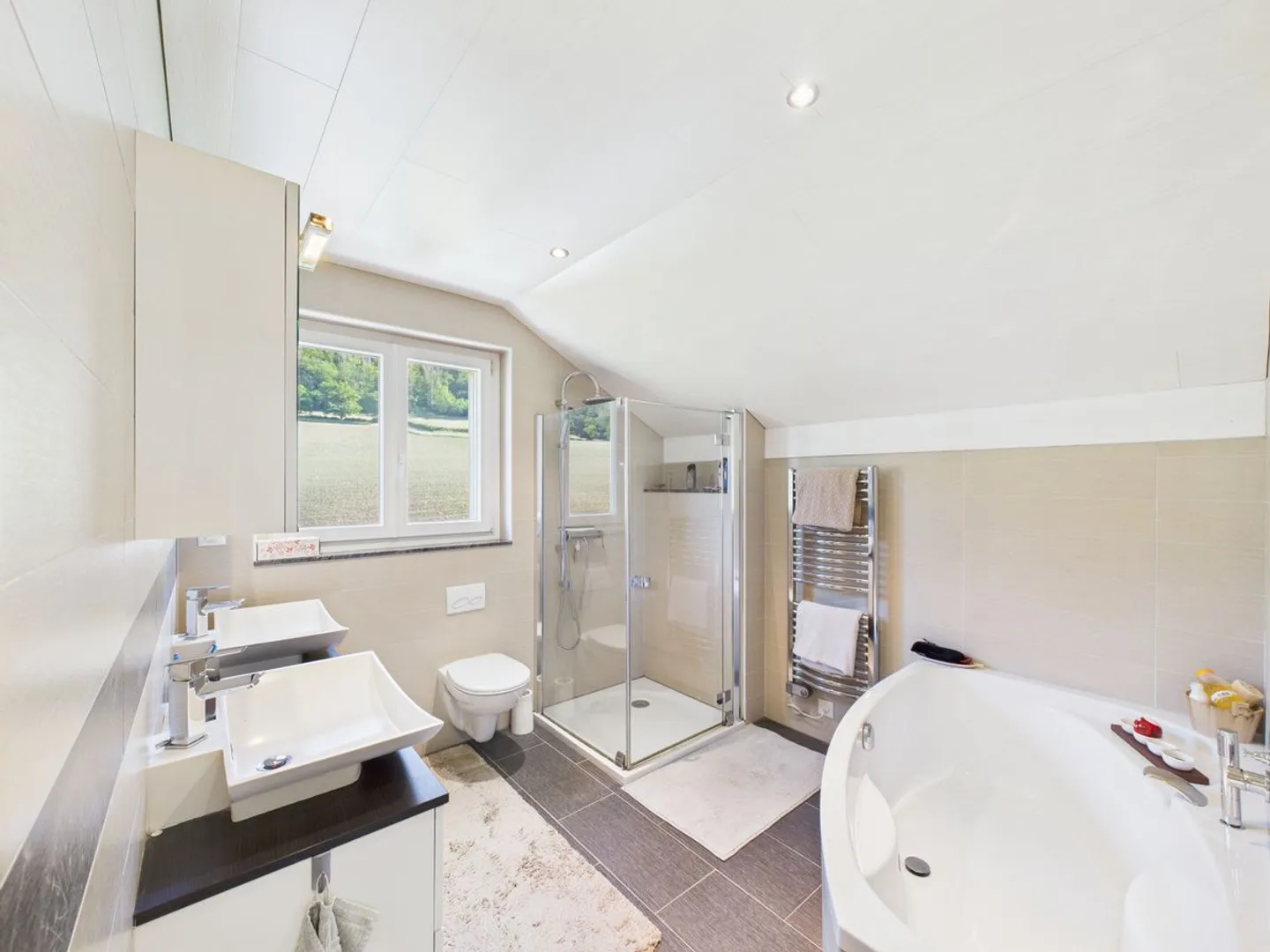 Spaziosa villa indipendente con vista mozzafiato su Delémont - Foto 10 di 13